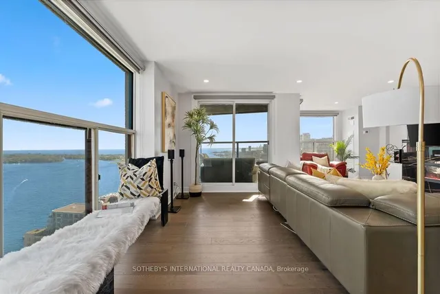 Additional image 38 of 77 Harbour Sq Unit 3208
