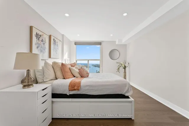 Additional image 29 of 77 Harbour Sq Unit 3208