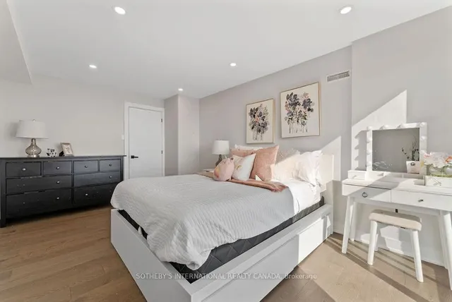 Additional image 28 of 77 Harbour Sq Unit 3208