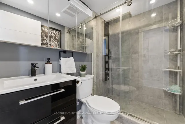 Additional image 26 of 77 Harbour Sq Unit 3208