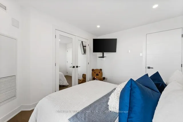 Additional image 24 of 77 Harbour Sq Unit 3208