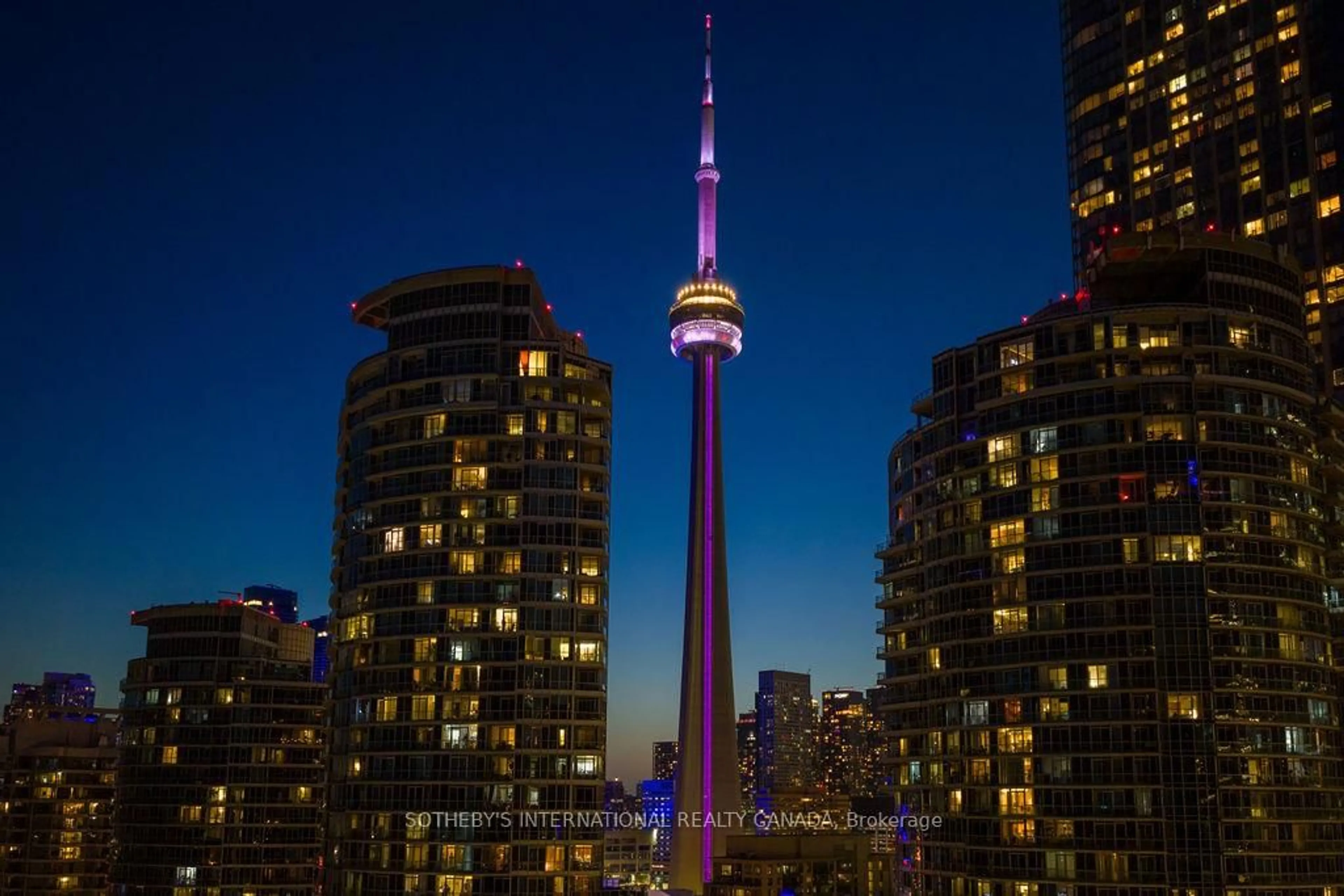 Blurry image for 77 Harbour Sq #3208, Toronto Ontario M5J 2S2