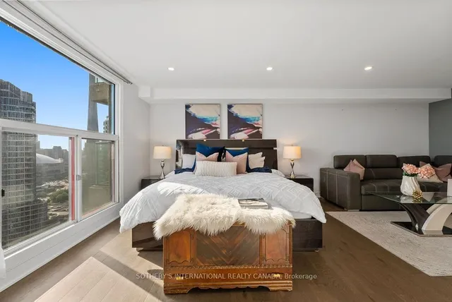 Additional image 17 of 77 Harbour Sq Unit 3208