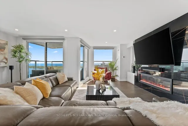 Additional image 43 of 77 Harbour Sq Unit 3208