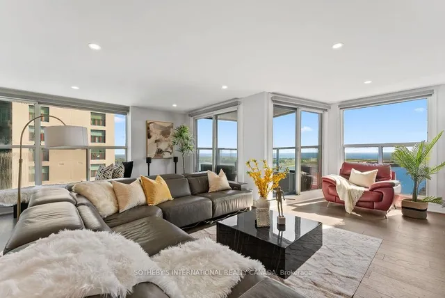 Additional image 42 of 77 Harbour Sq Unit 3208