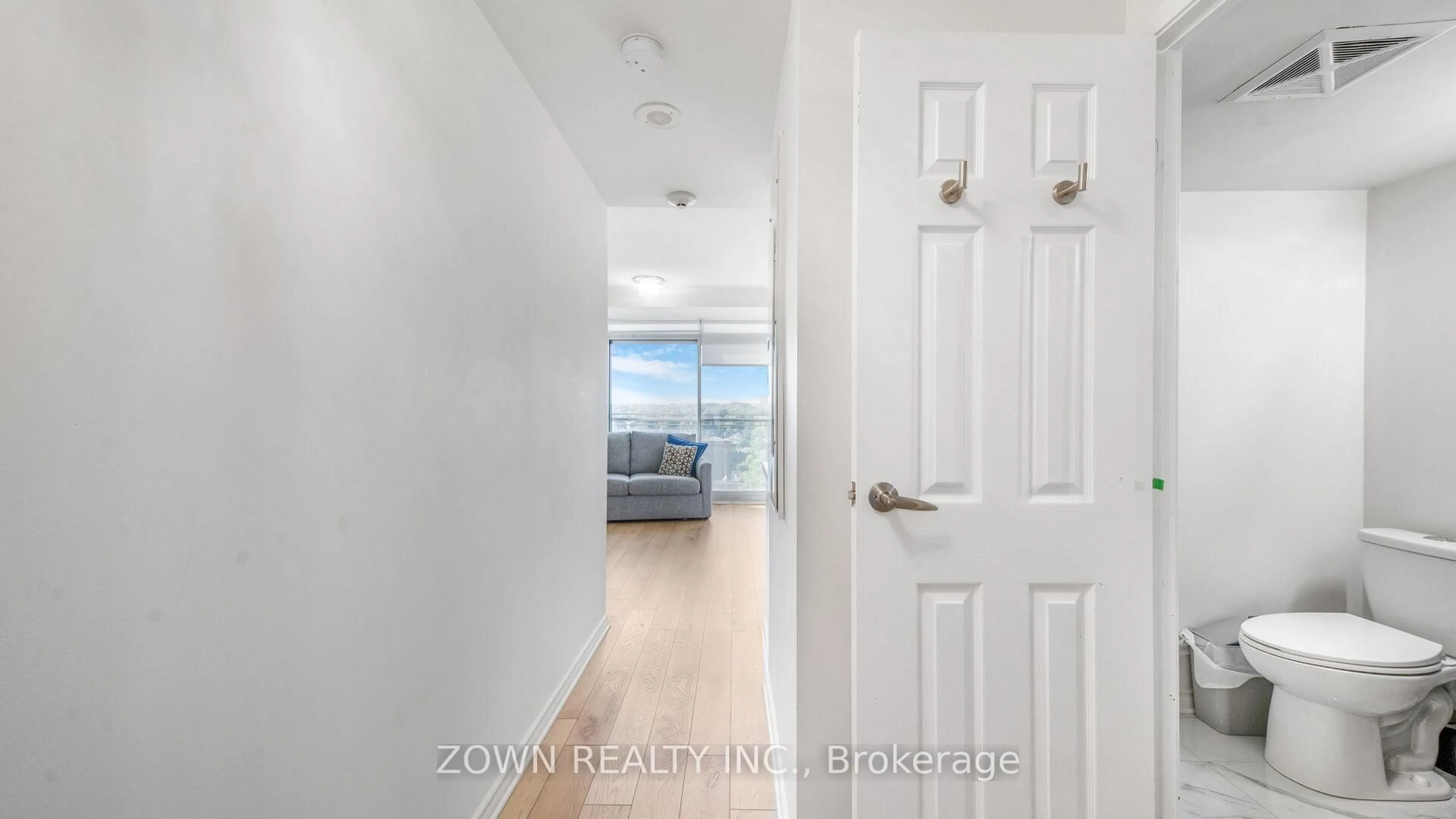Indoor entryway for 15 Maplewood Ave #1002, Toronto Ontario M6C 4B4