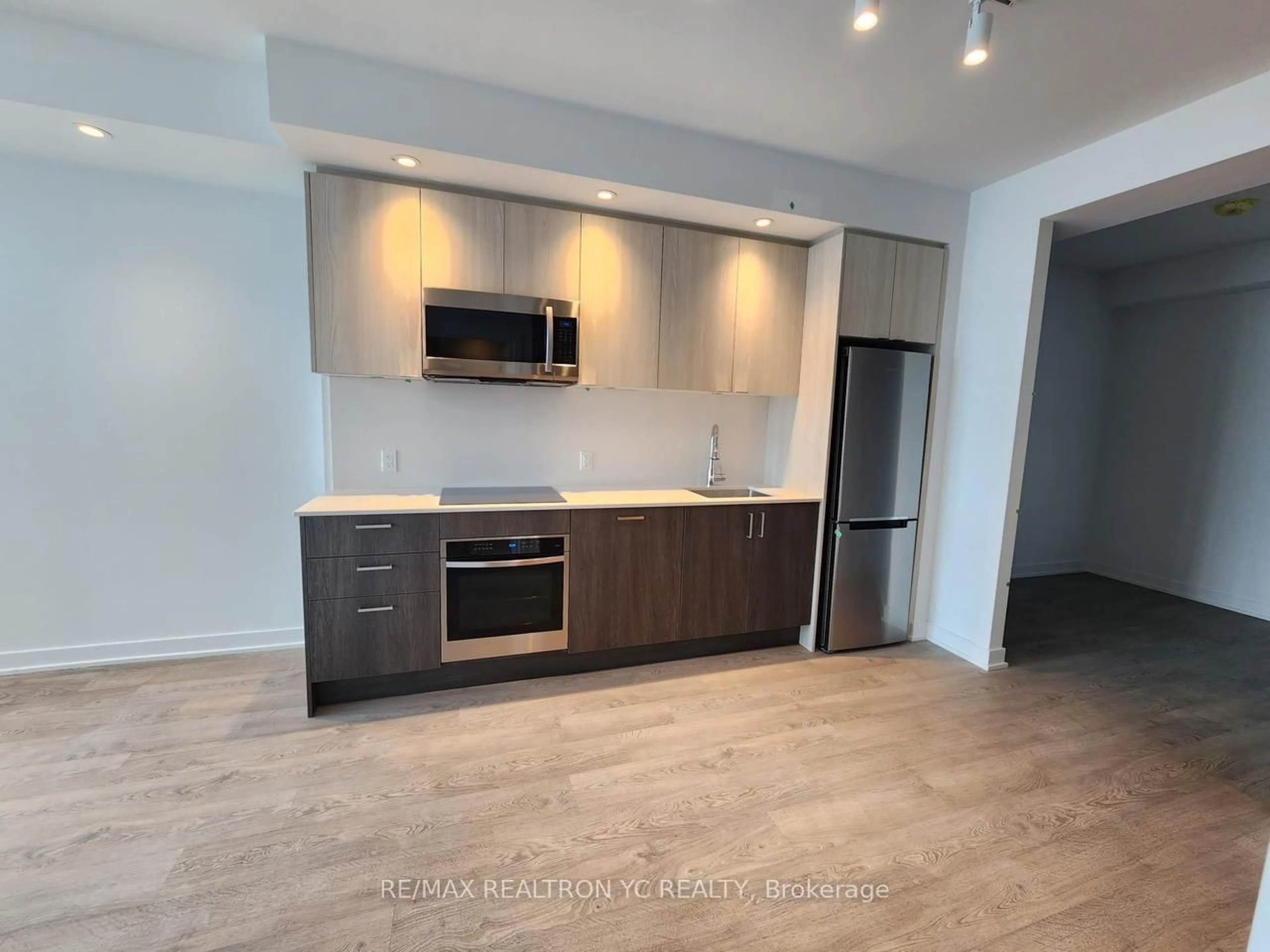 Open concept kitchen, wood/laminate floor for 5940 Yonge St #PH16, Toronto Ontario M2M 4M6