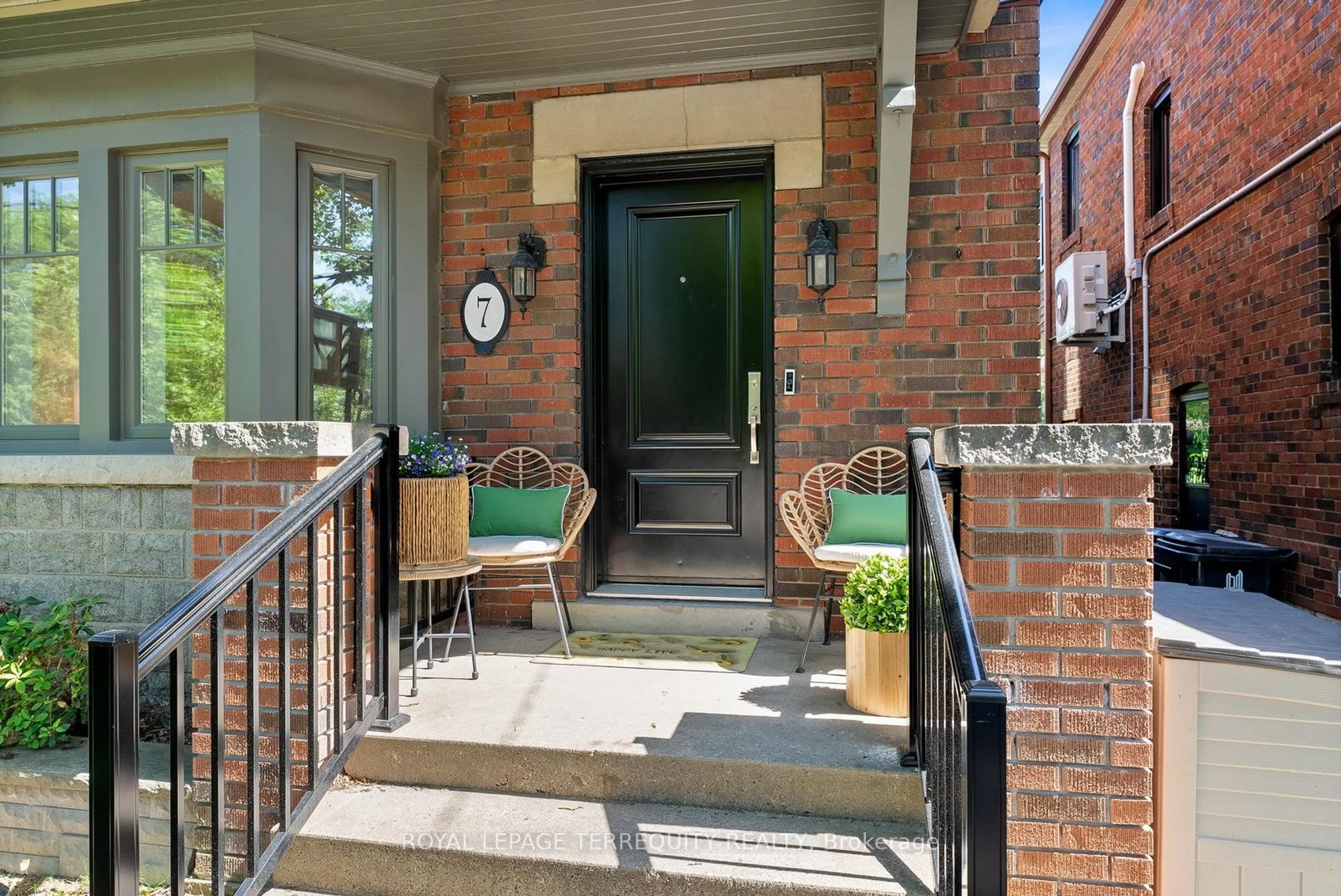 Unknown for 7 Roe Ave, Toronto Ontario M5M 2H6