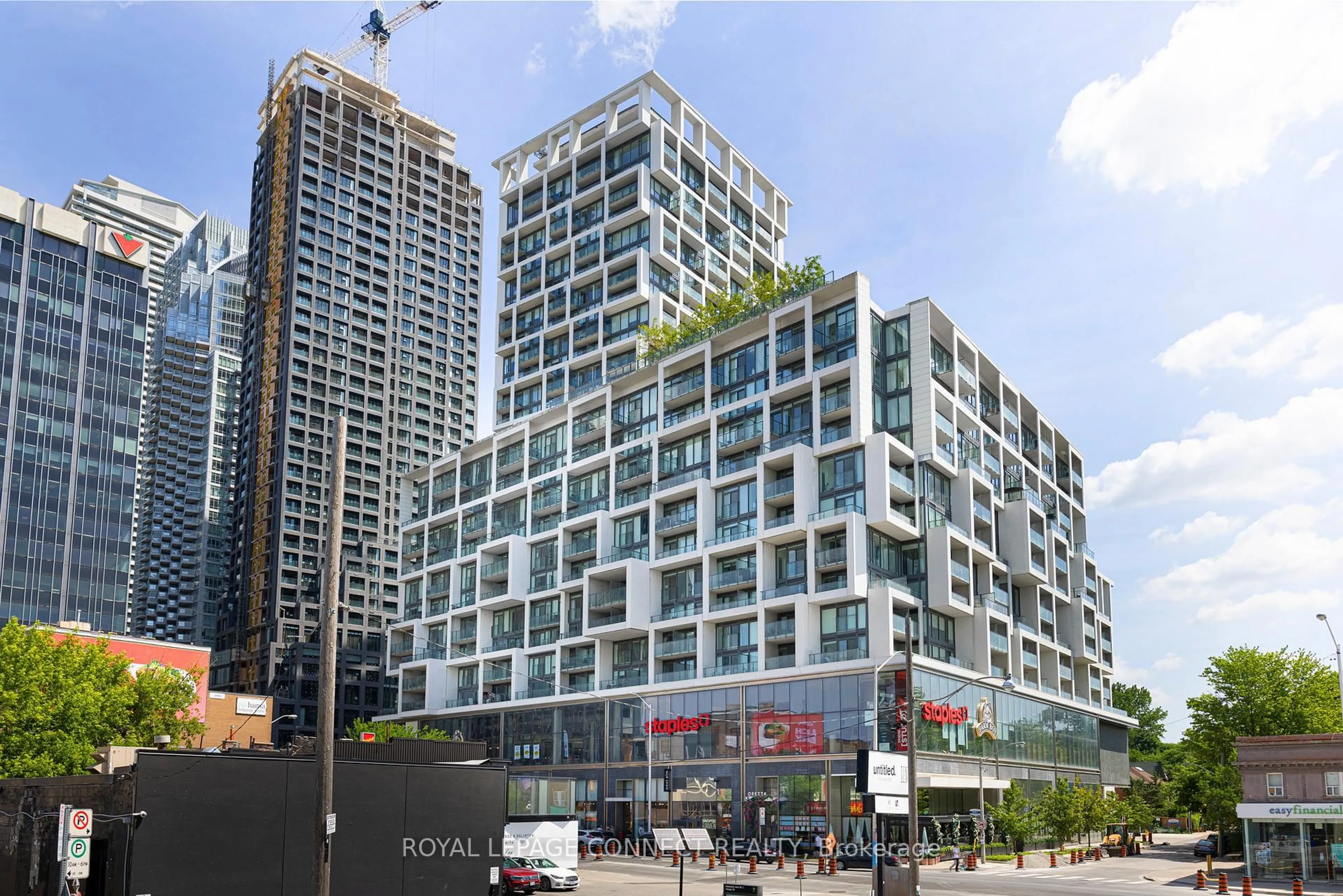 Patio, building for 5 Soudan Ave #2012, Toronto Ontario M4S 0B1