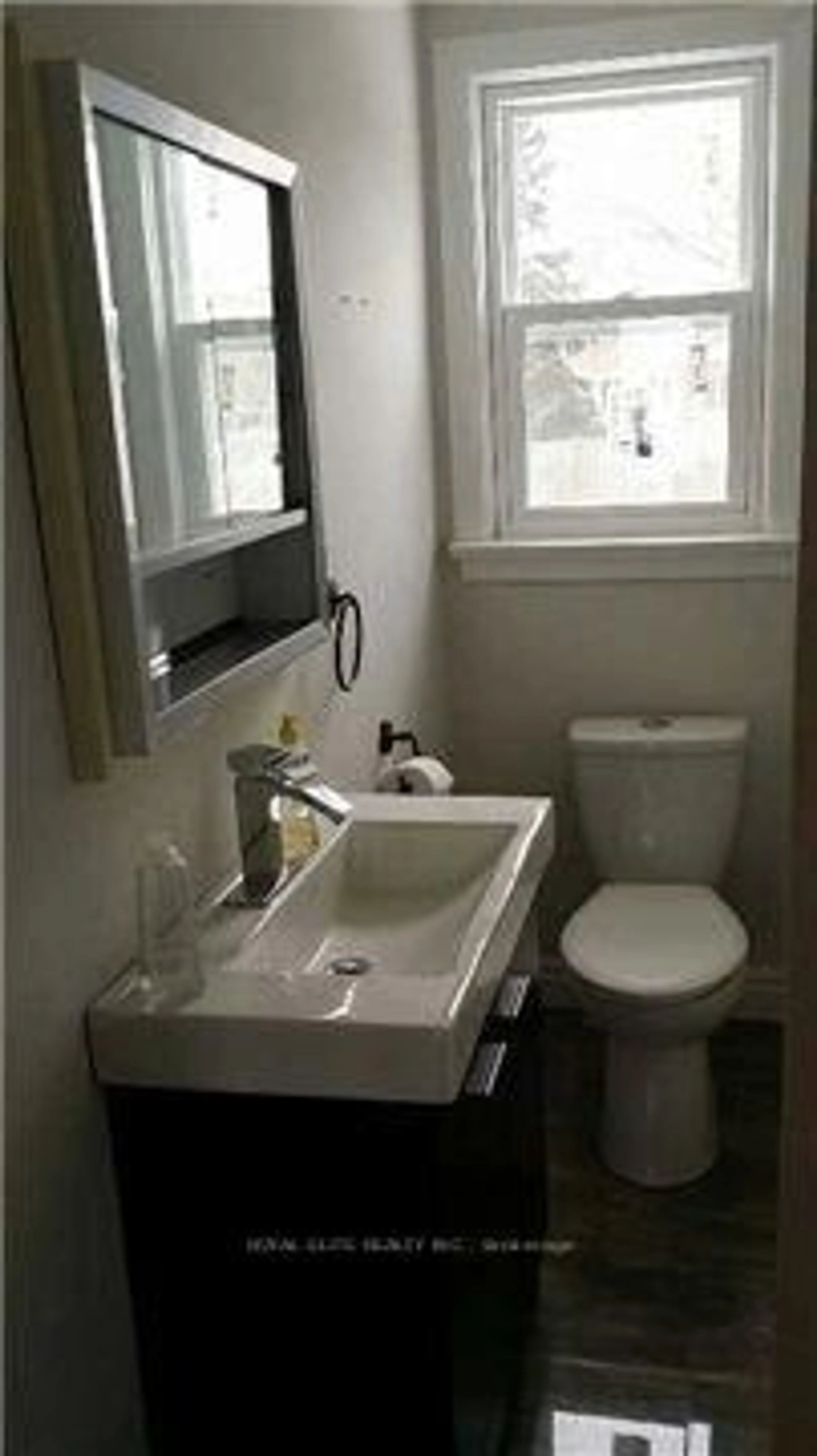 Standard bathroom, ceramic/tile floor for 95 Finch Ave, Toronto Ontario M2N 4R4