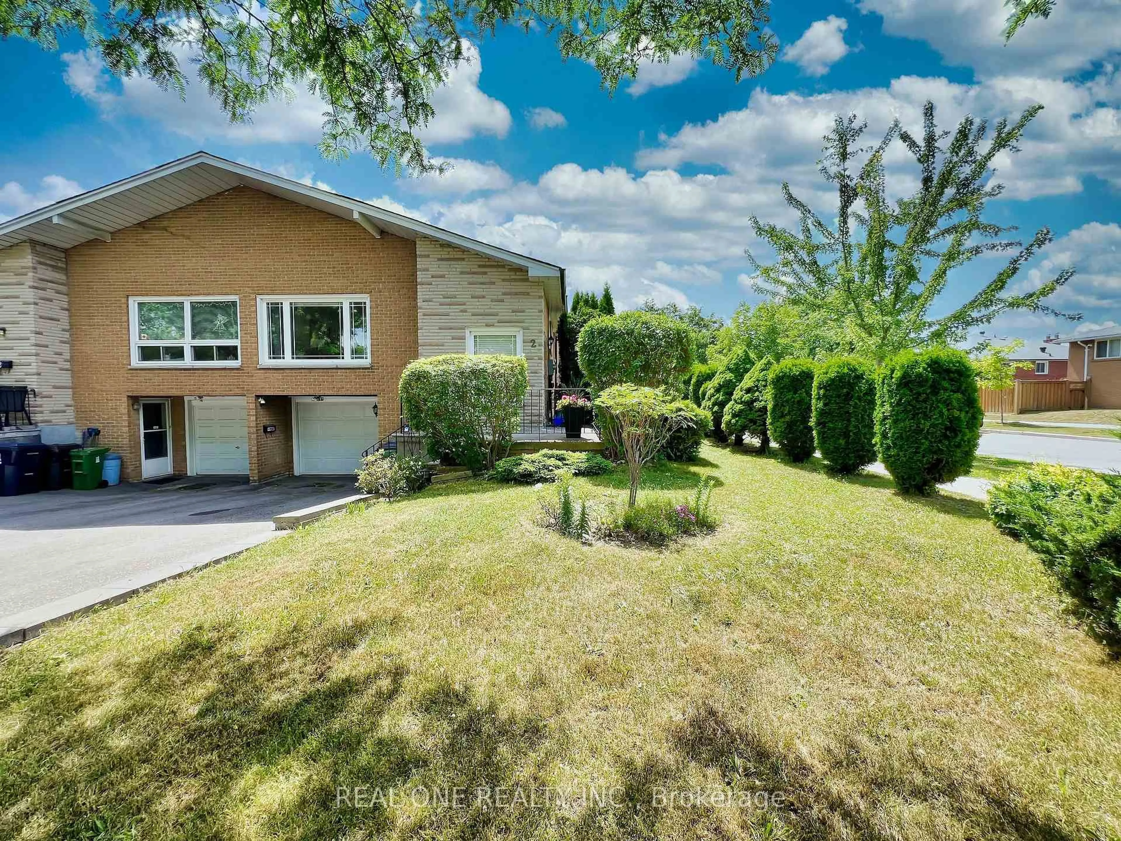A pic from outside/outdoor area/front of a property/back of a property/a pic from drone, water/lake/river/ocean view for 2 James Gray Dr, Toronto Ontario M2H 1N9