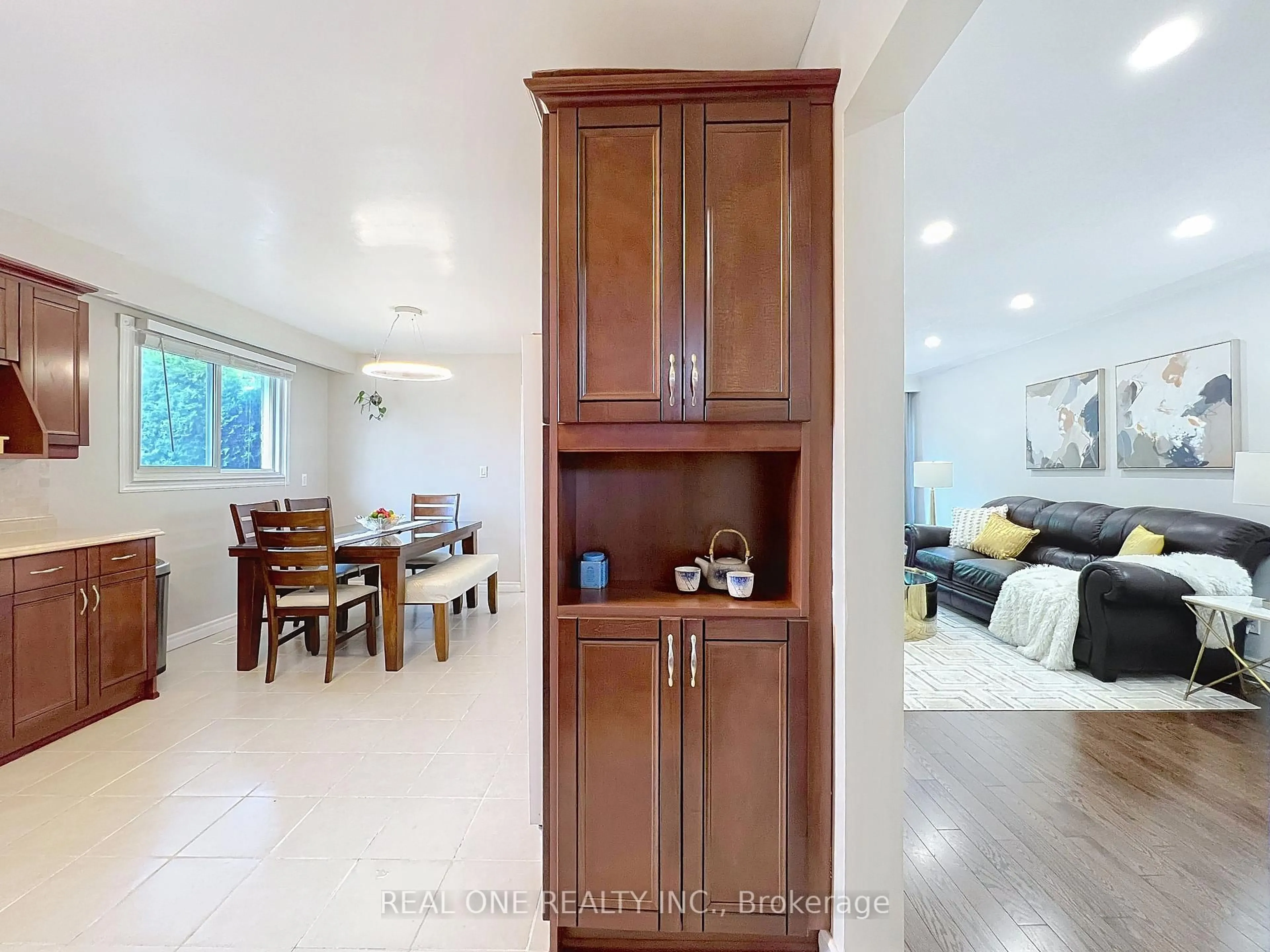 Open concept kitchen, ceramic/tile floor for 2 James Gray Dr, Toronto Ontario M2H 1N9