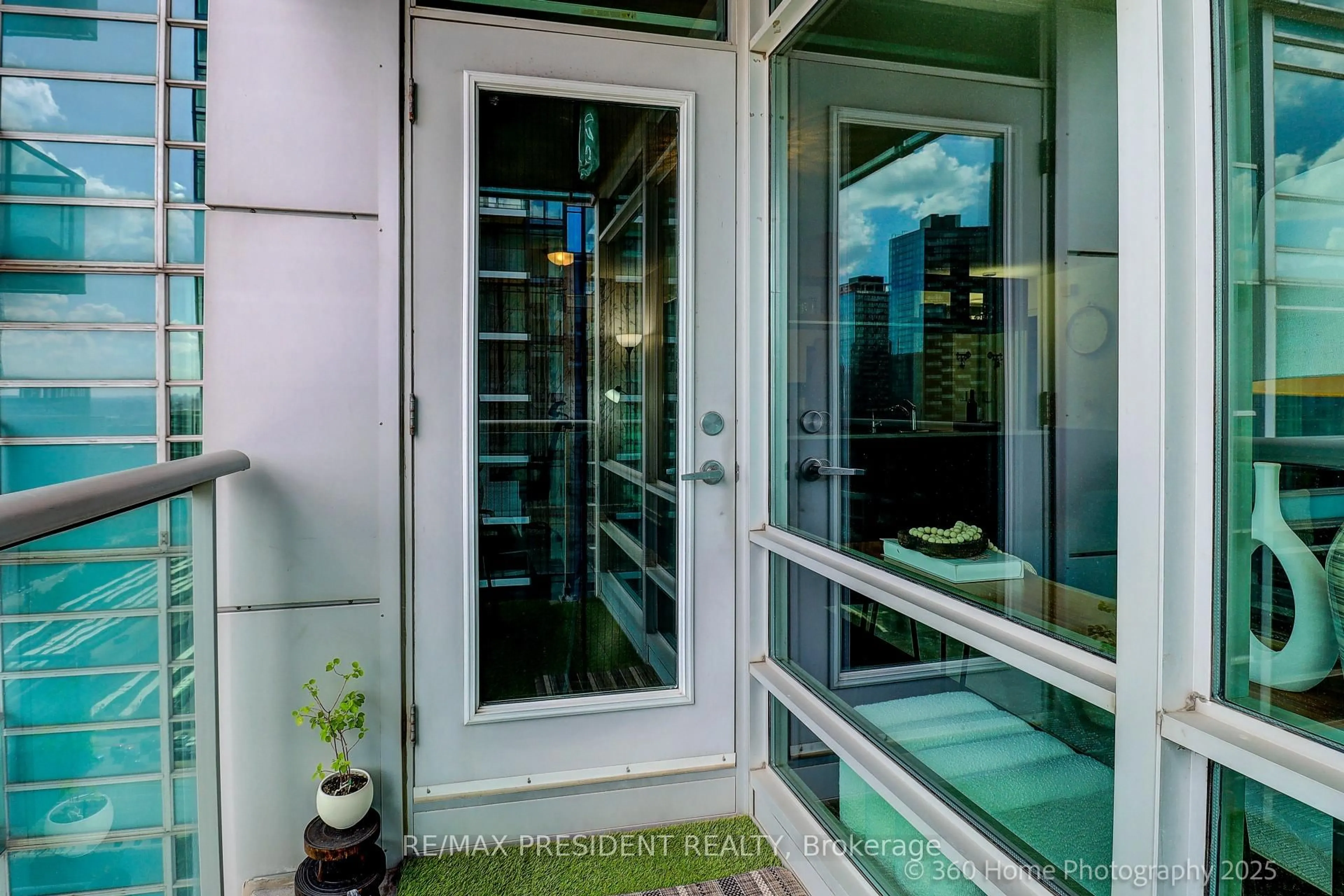 Indoor entryway for 81 Navy Wharf Crt #3608, Toronto Ontario M5V 3S2