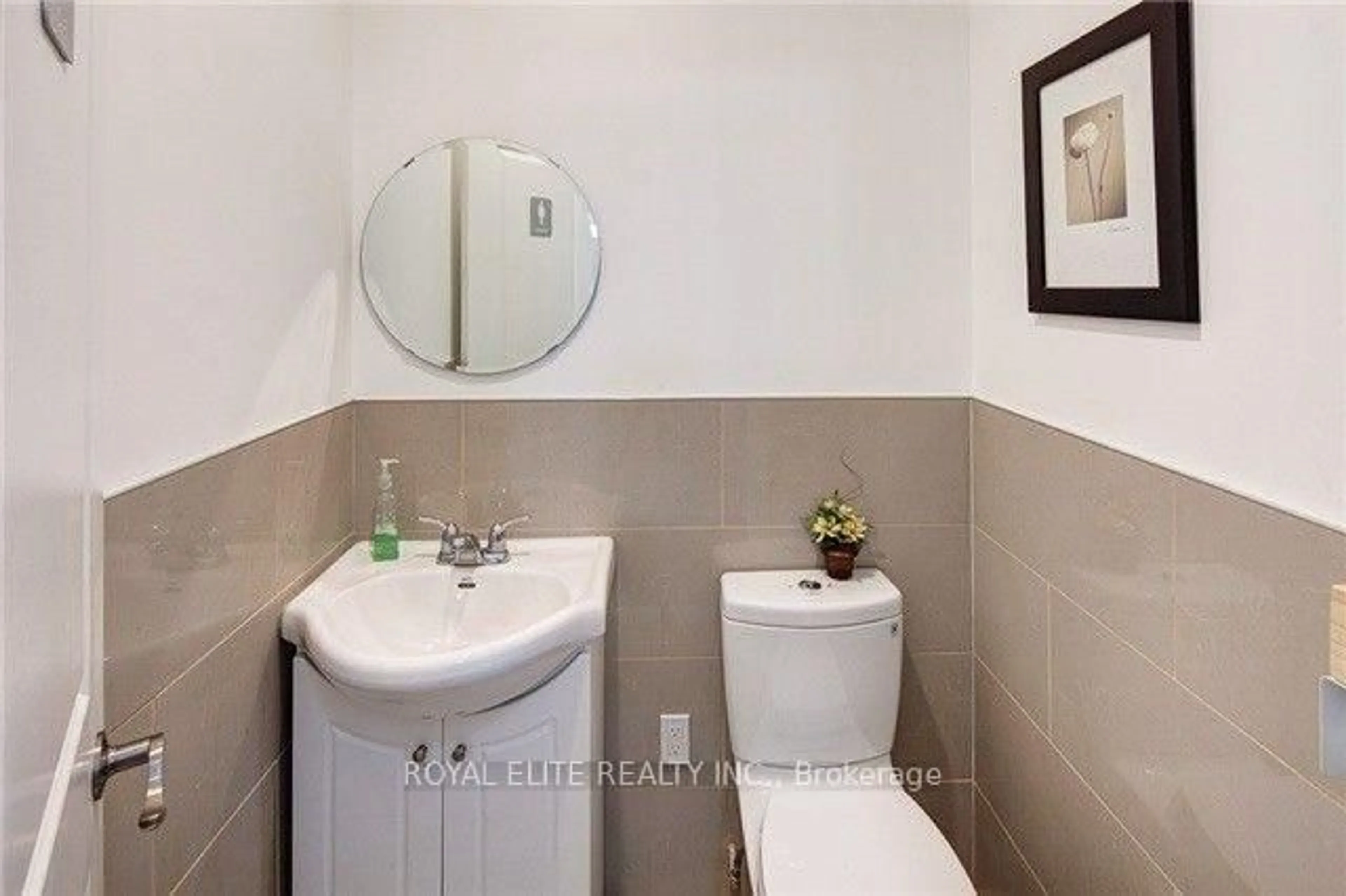 Standard bathroom, ceramic/tile floor for 89 Finch Ave, Toronto Ontario M2N 4R4