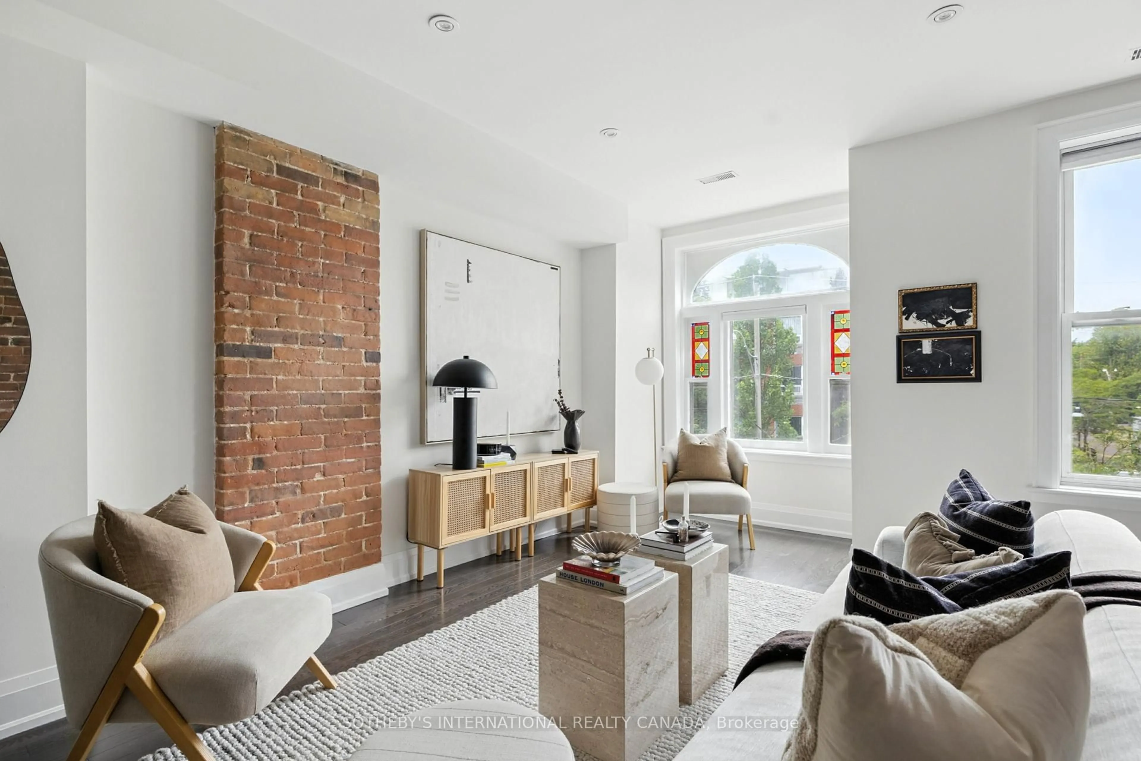 Living room with furniture, unknown for 31 Major St, Toronto Ontario M5S 2K9