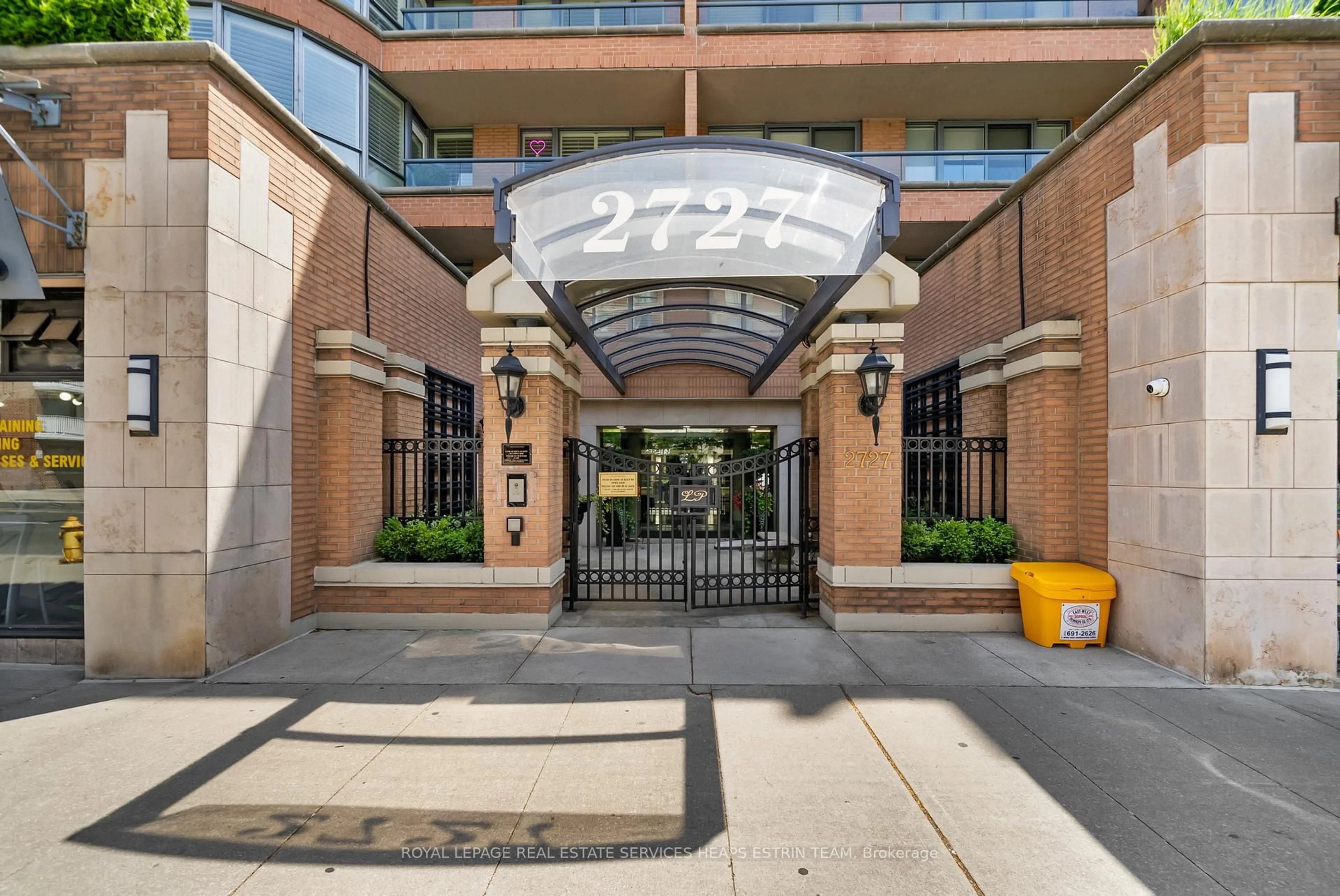 Indoor foyer for 2727 Yonge St #308, Toronto Ontario M4N 3R6