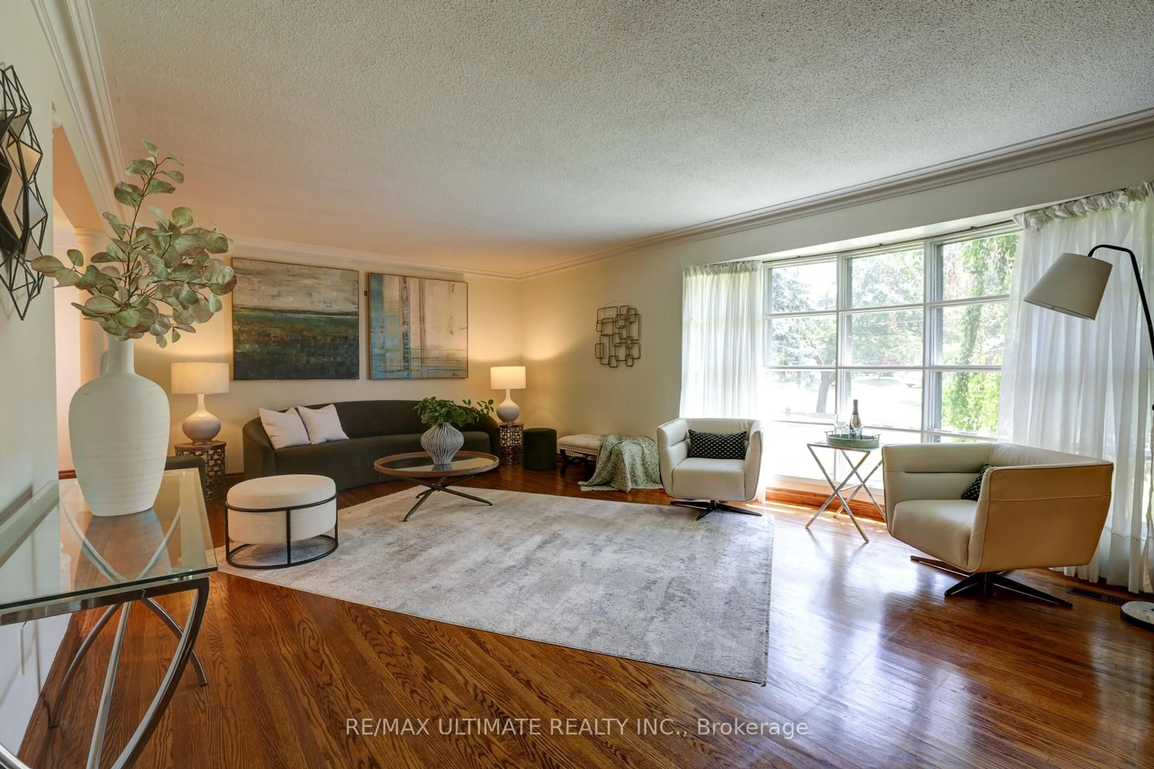 Living room with furniture, unknown for 206 Sloane Ave, Toronto Ontario M4A 2C6