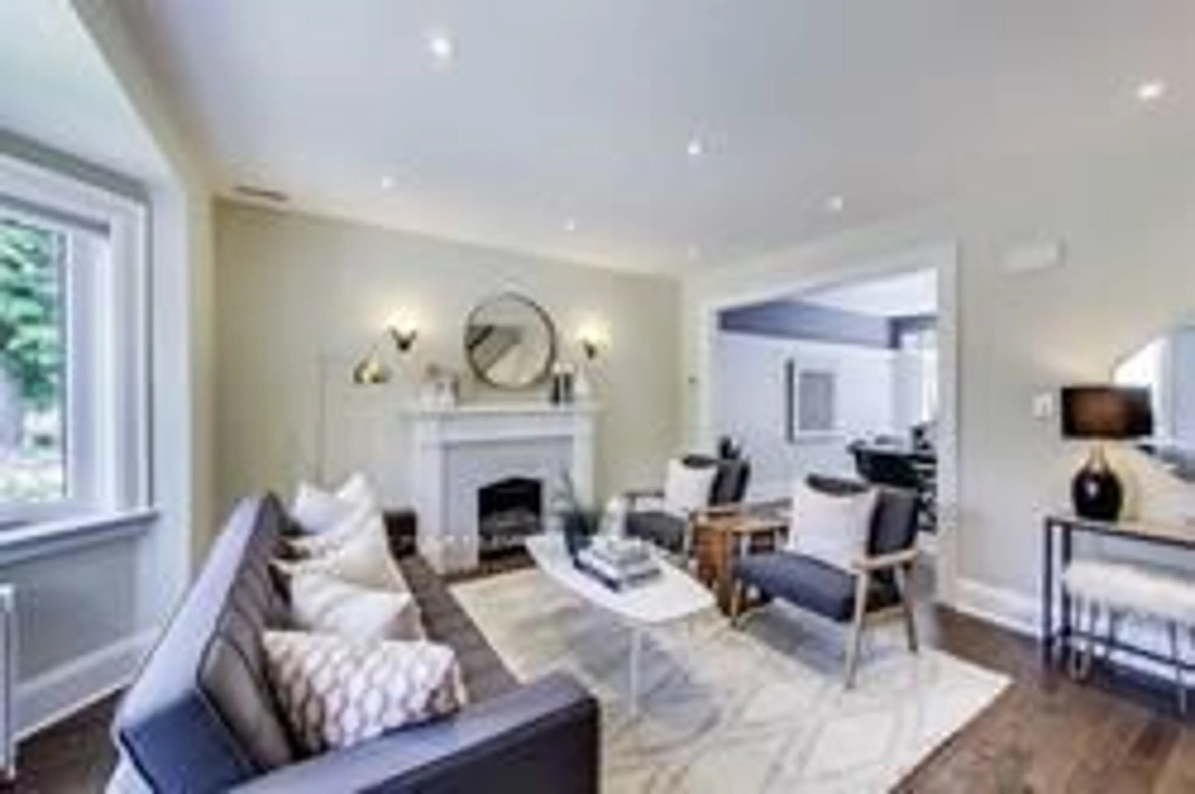 Living room with furniture, unknown for 523 Soudan Ave, Toronto Ontario M4S 1X1