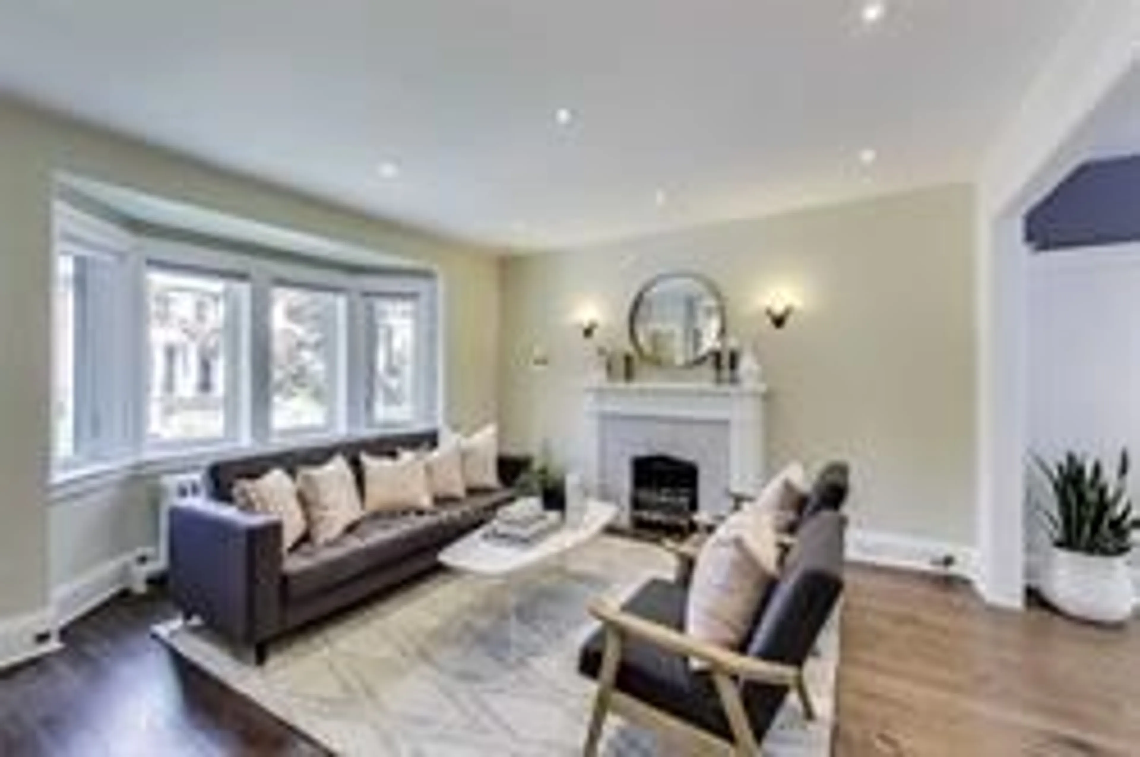 Living room with furniture, unknown for 523 Soudan Ave, Toronto Ontario M4S 1X1
