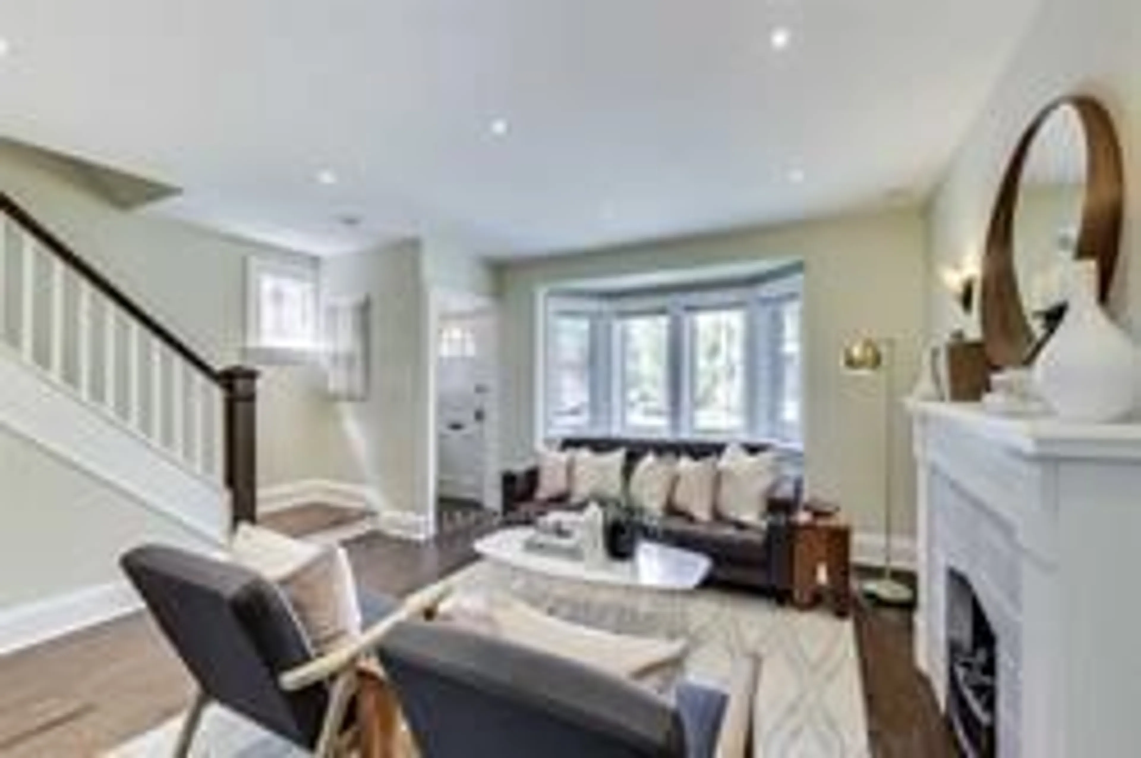 Living room with furniture, unknown for 523 Soudan Ave, Toronto Ontario M4S 1X1
