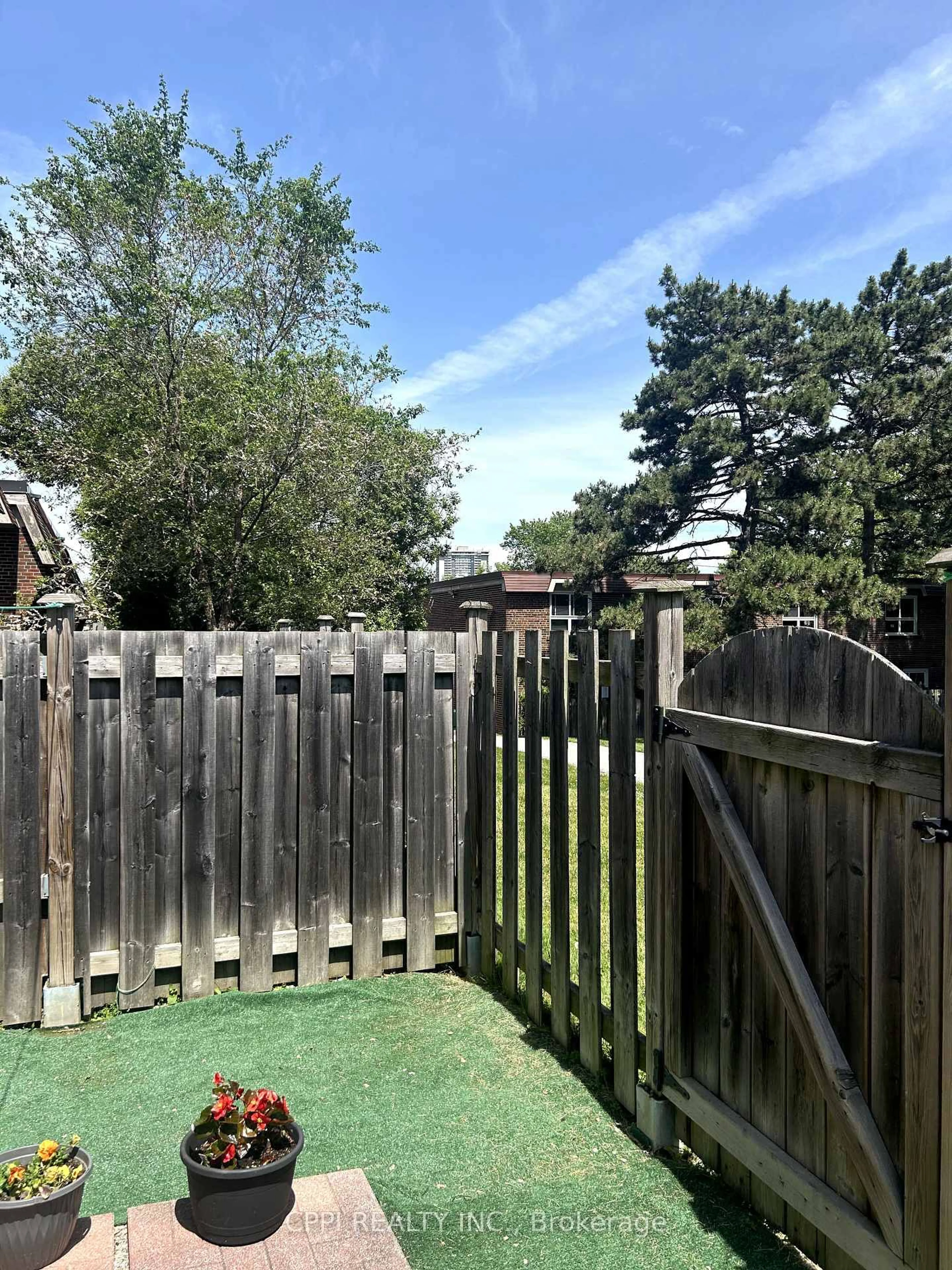 Patio, street for 69 Godstone Rd #110, Toronto Ontario M2J 3C8
