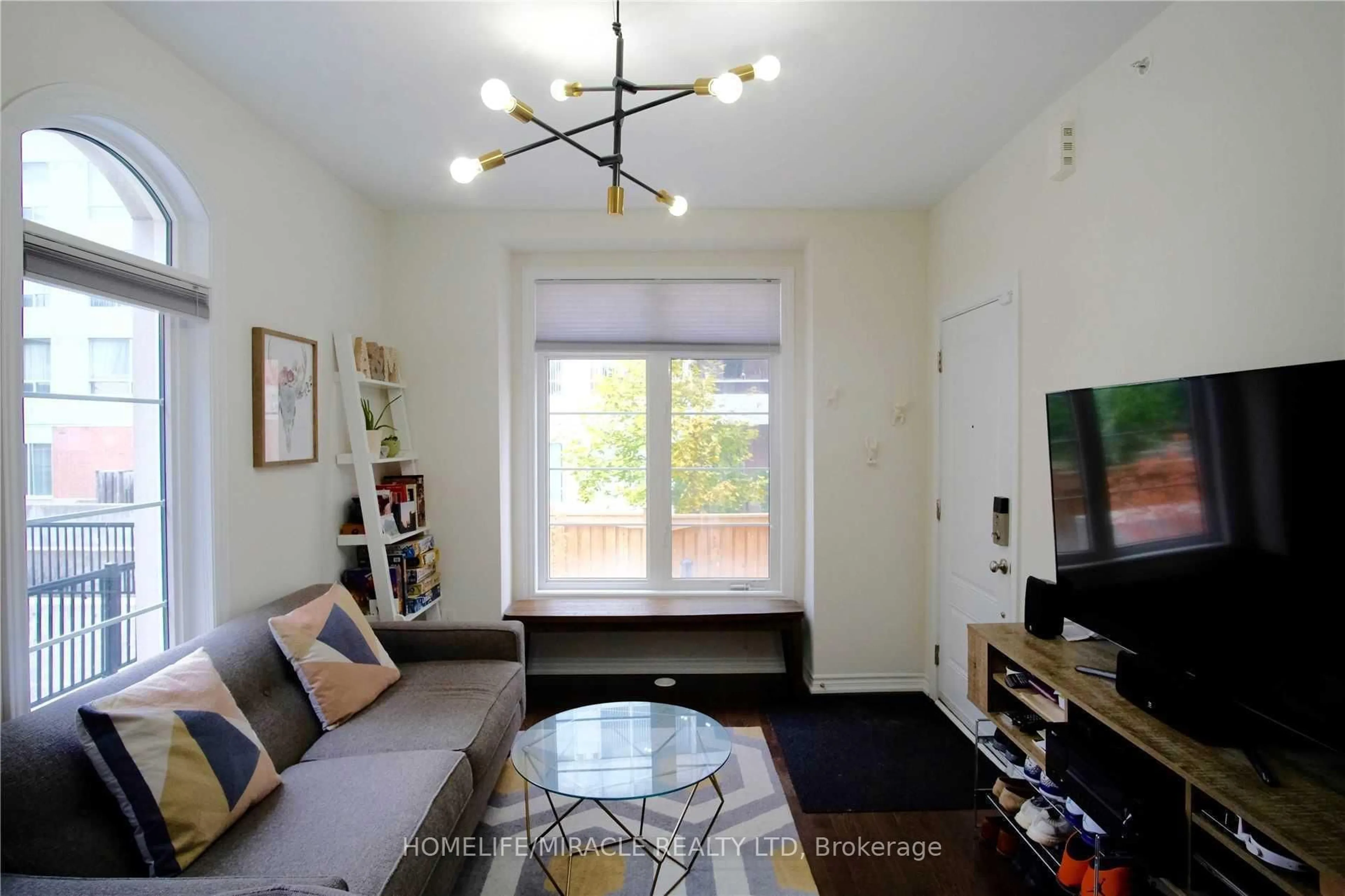 Living room with furniture, wood/laminate floor for 39 Drewry Ave #36, Toronto Ontario M2M 0B4