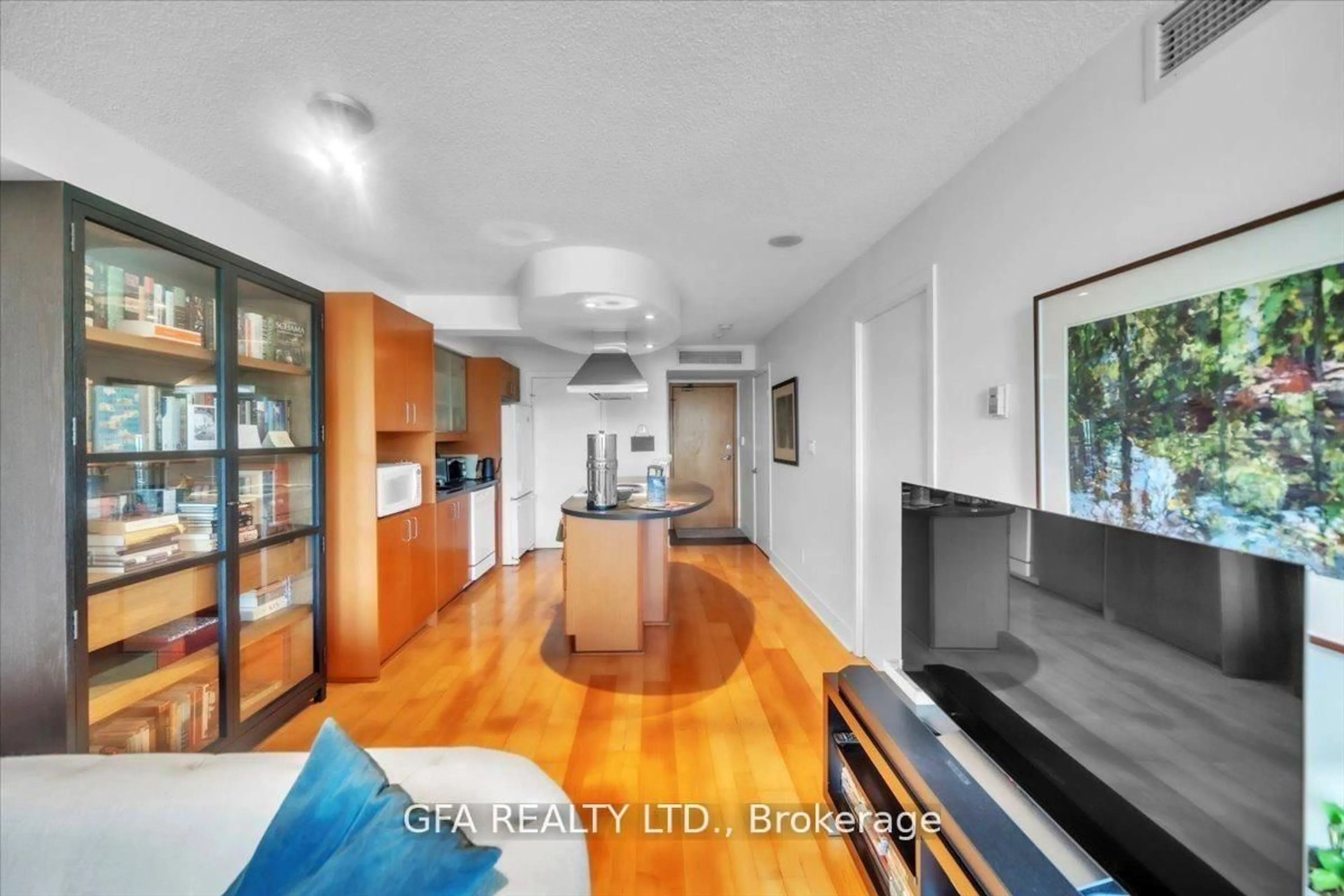 Unknown for 550 Queens Quay #318, Toronto Ontario M5V 3M8