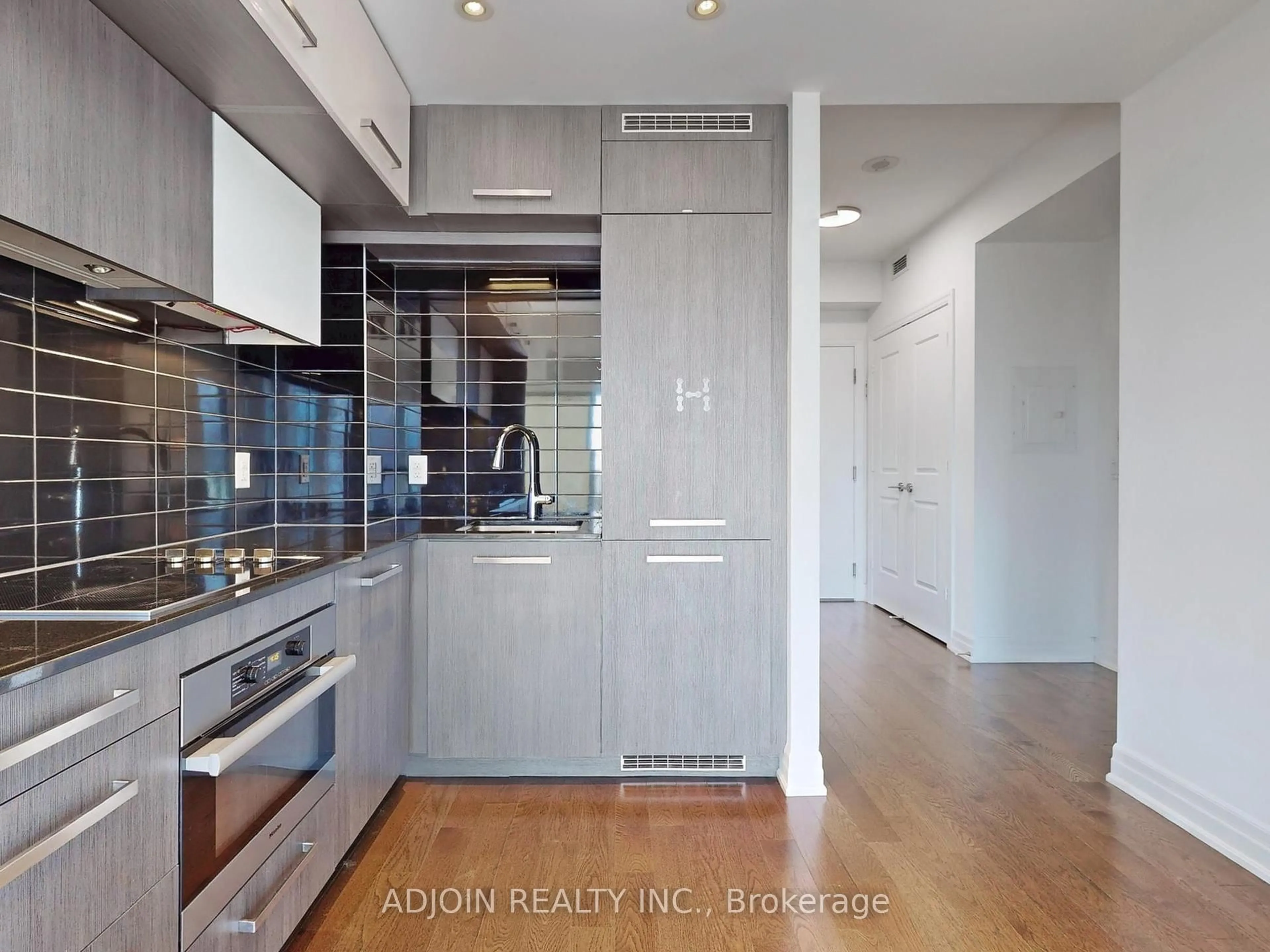 Contemporary kitchen, unknown for 8 The Esplanade Ave #5303, Toronto Ontario M5E 0A6