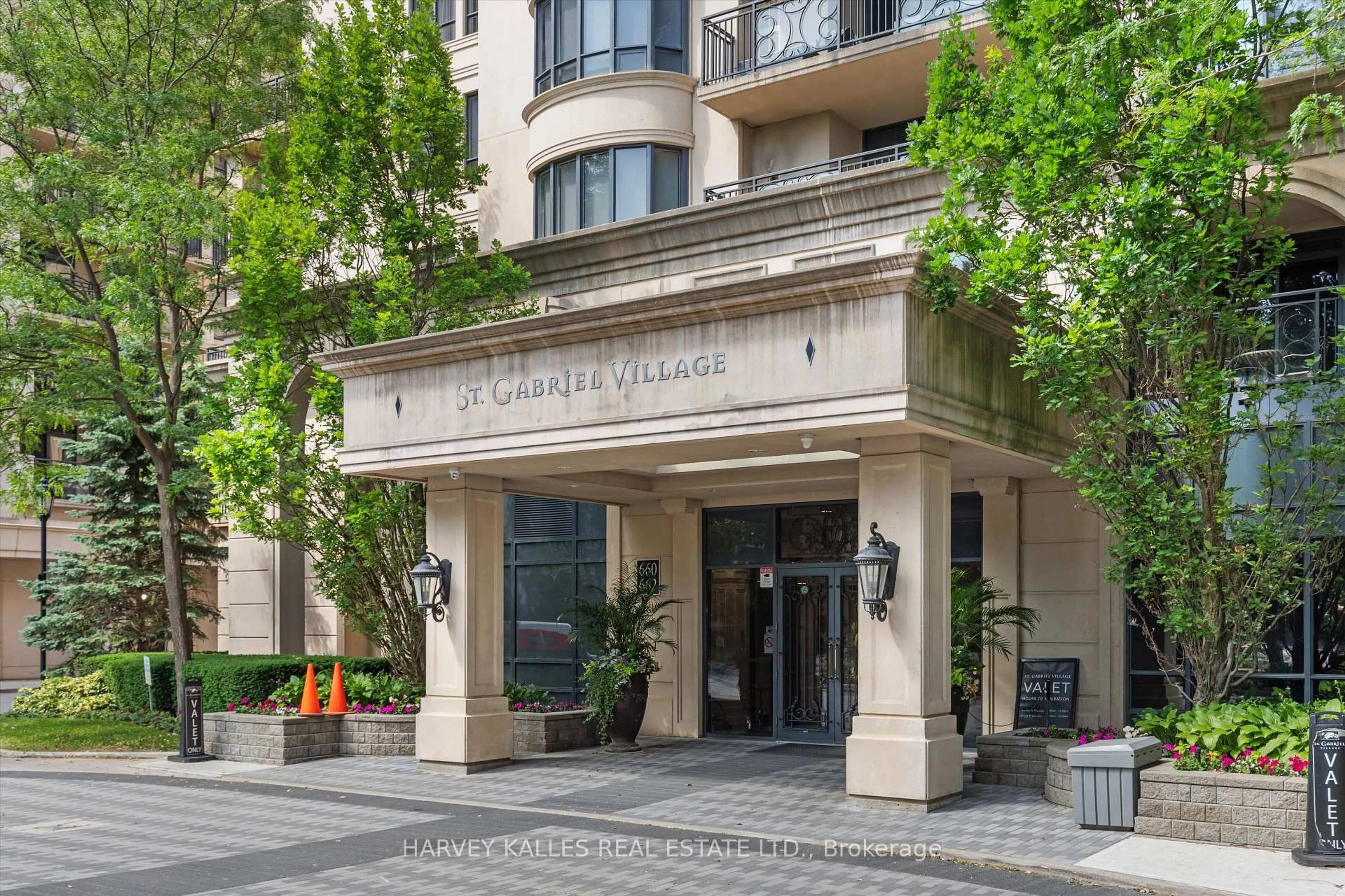 Indoor foyer for 662 Sheppard Ave #UPH4, Toronto Ontario M2K 3E6
