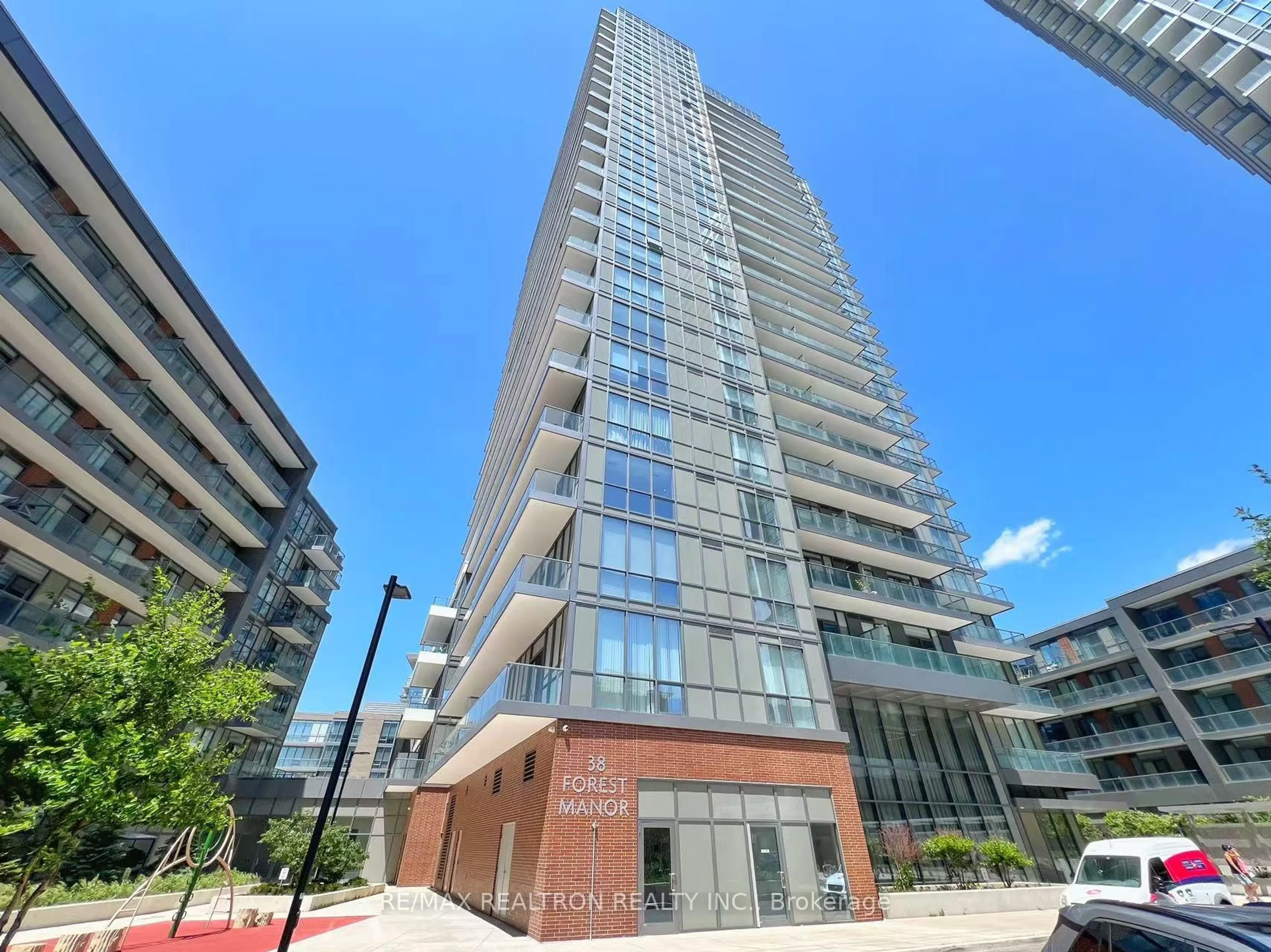 Indoor foyer for 38 Forest Manor Rd #1803, Toronto Ontario M2J 1M5