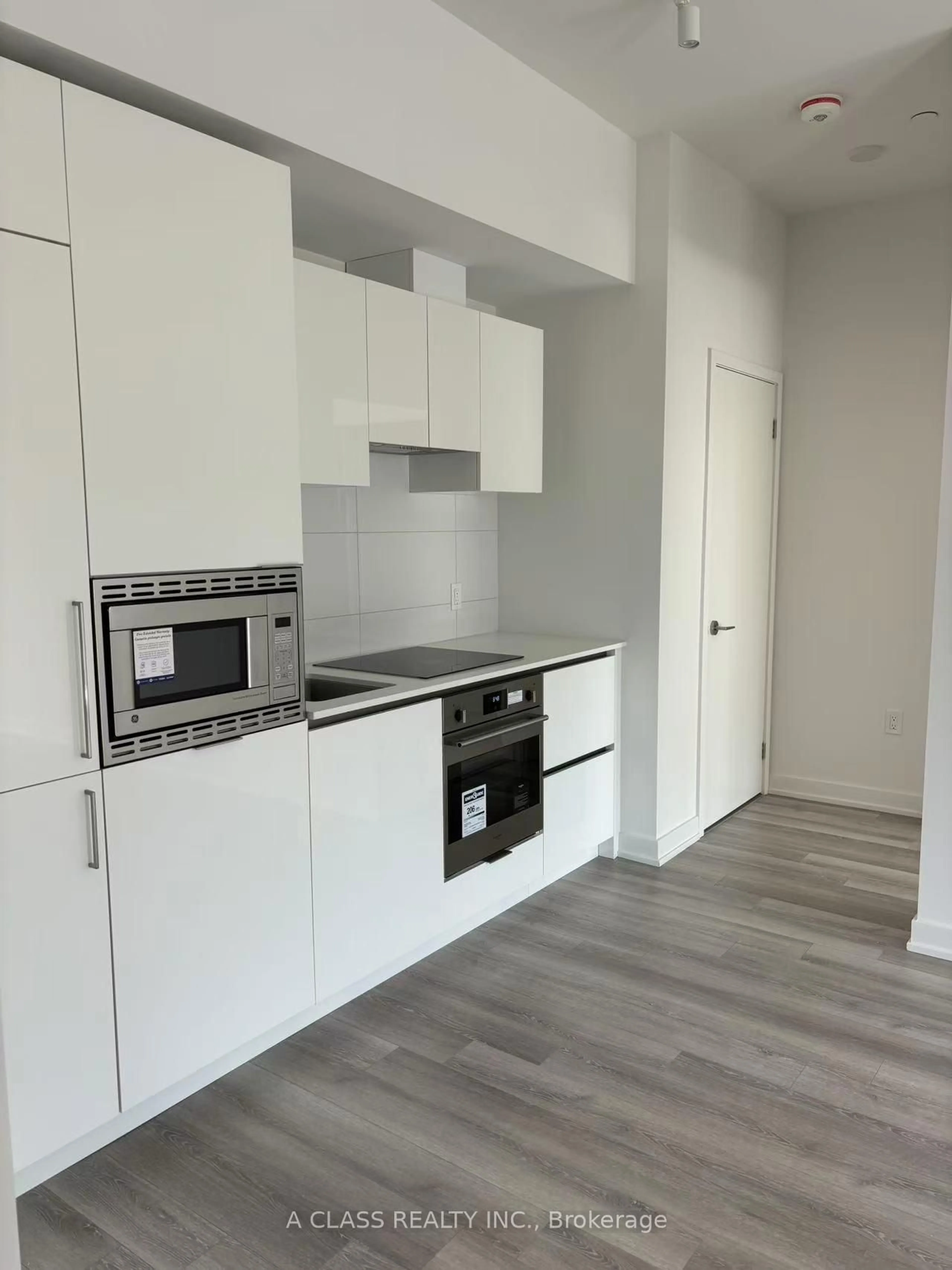 Standard kitchen, unknown for 121 St Patrick St #1113, Toronto Ontario M5T 0B8