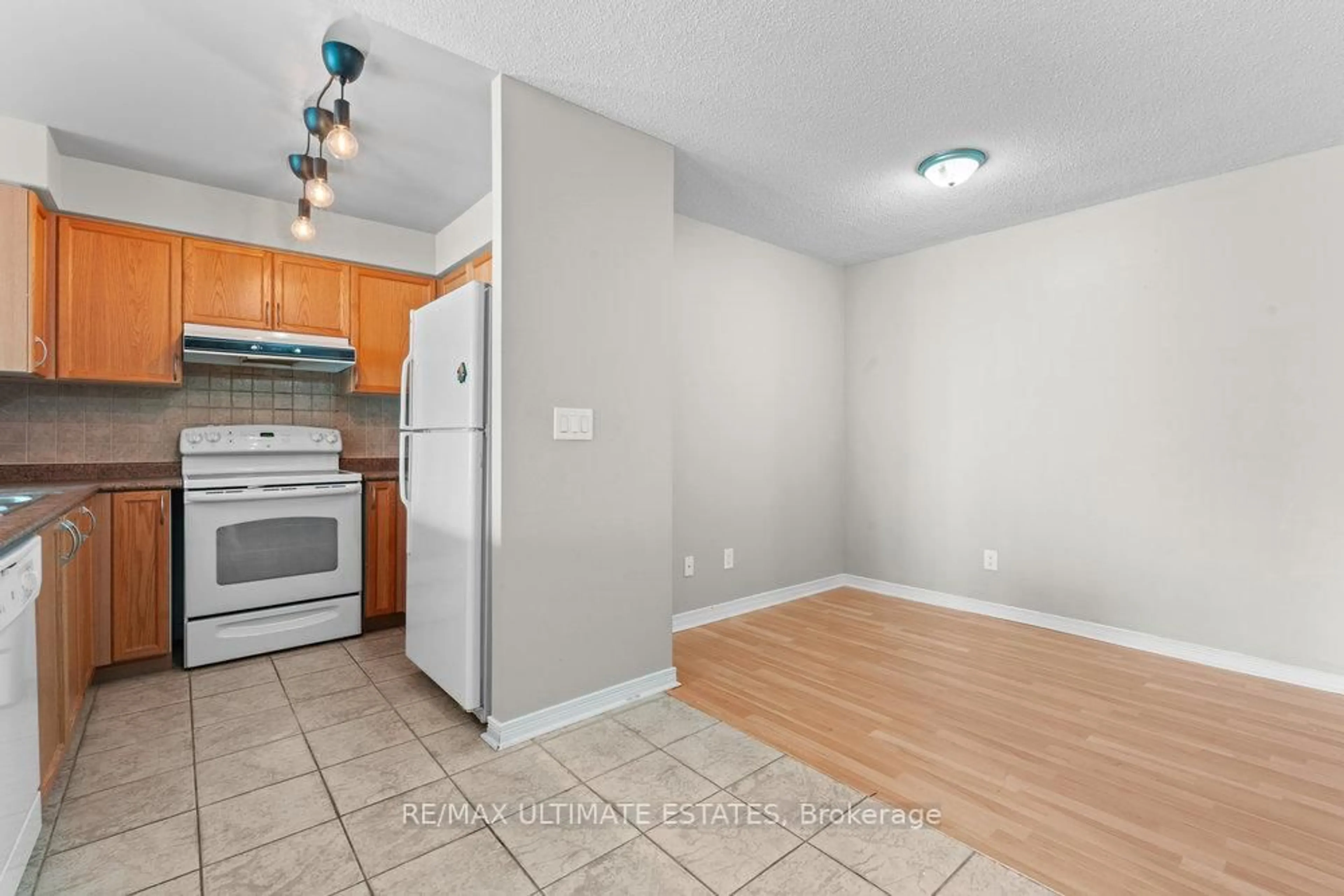 Standard kitchen, unknown for 5500 Yonge St #1511, Toronto Ontario M2N 7L1