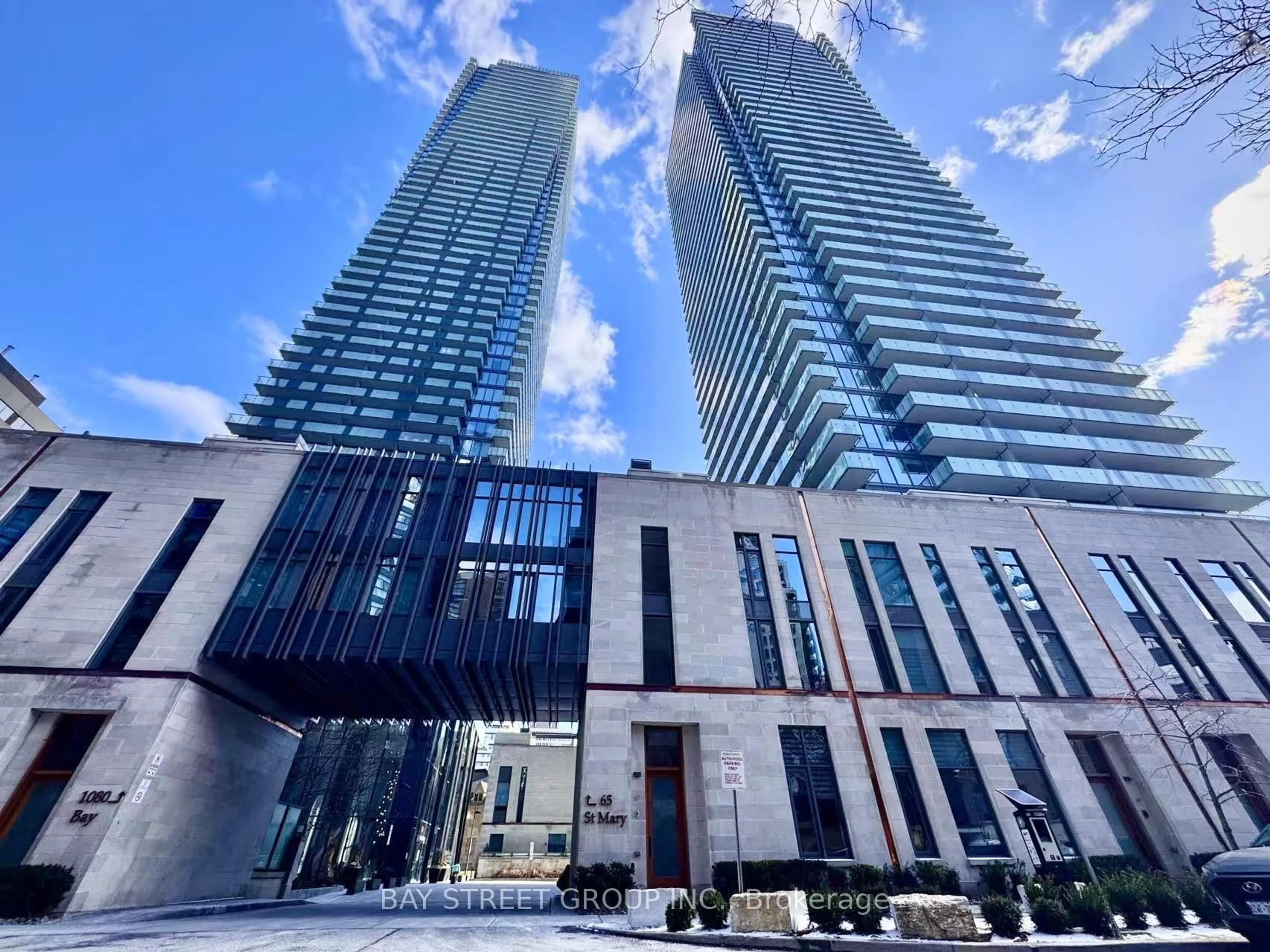 Indoor foyer for 65 St. Mary St #3901, Toronto Ontario M5S 0A6