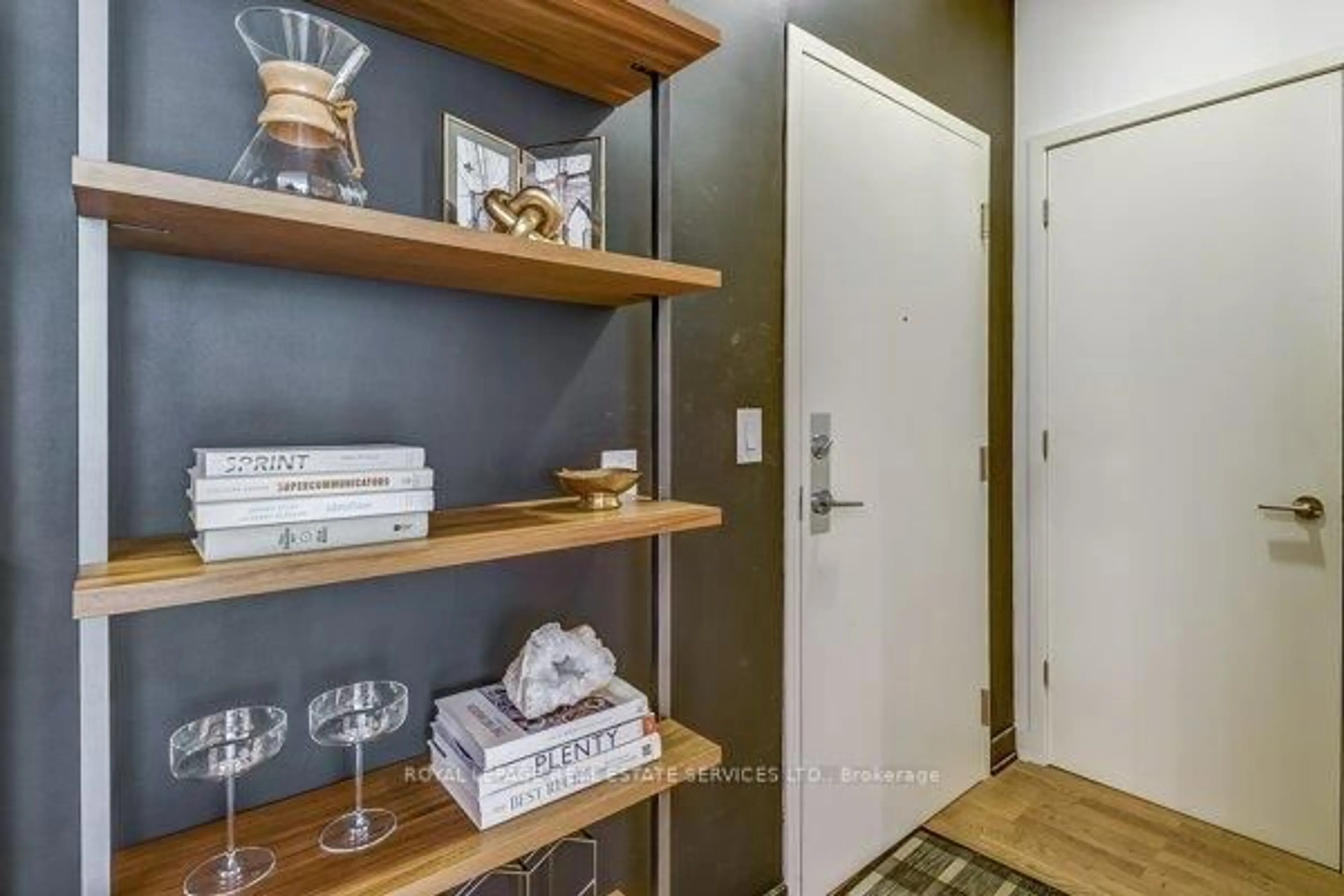 Indoor entryway for 8 Dovercourt Rd #205, Toronto Ontario M6J 0B6