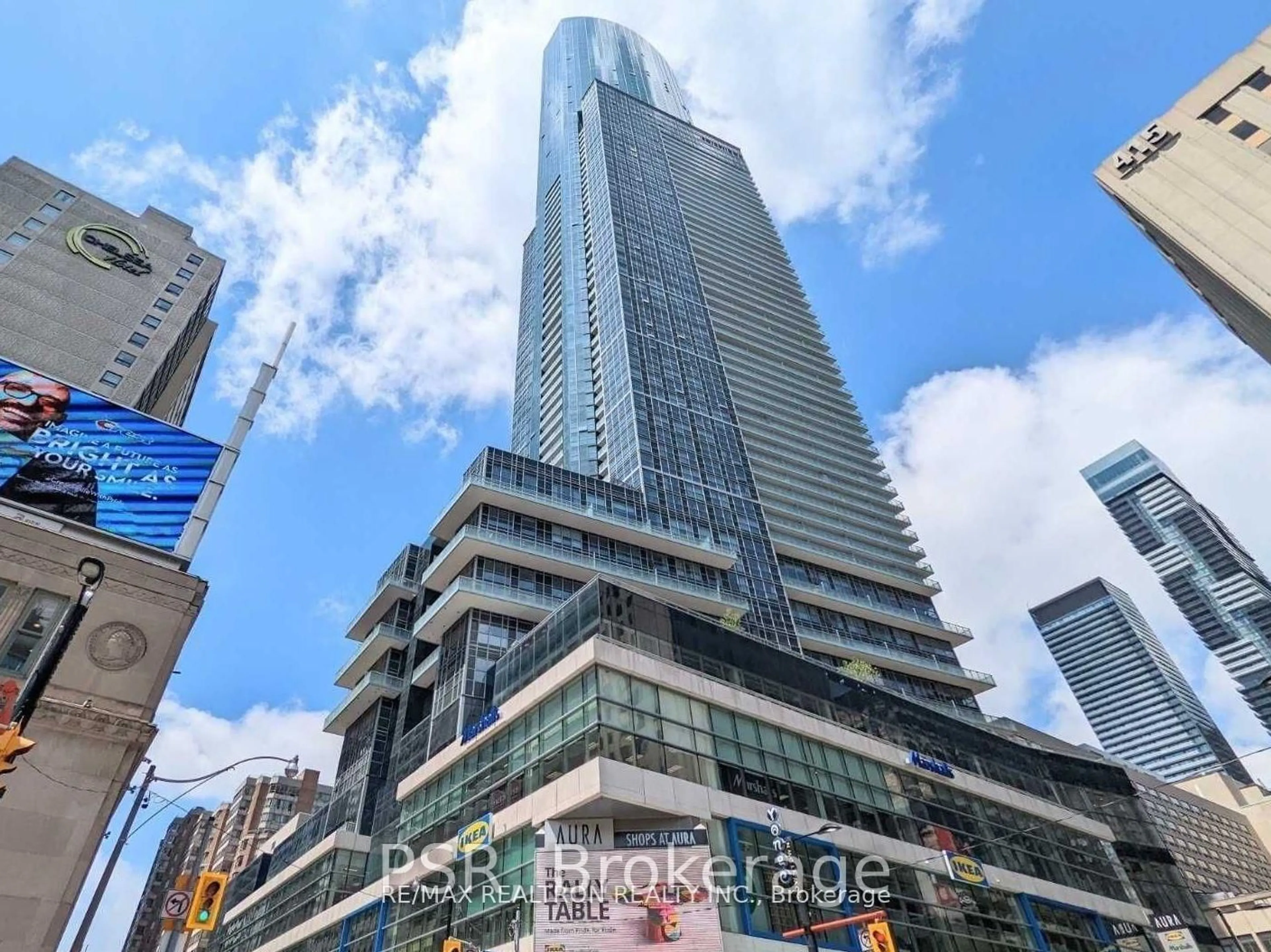 Indoor foyer for 386 Yonge St #4615, Toronto Ontario M5B 0A5