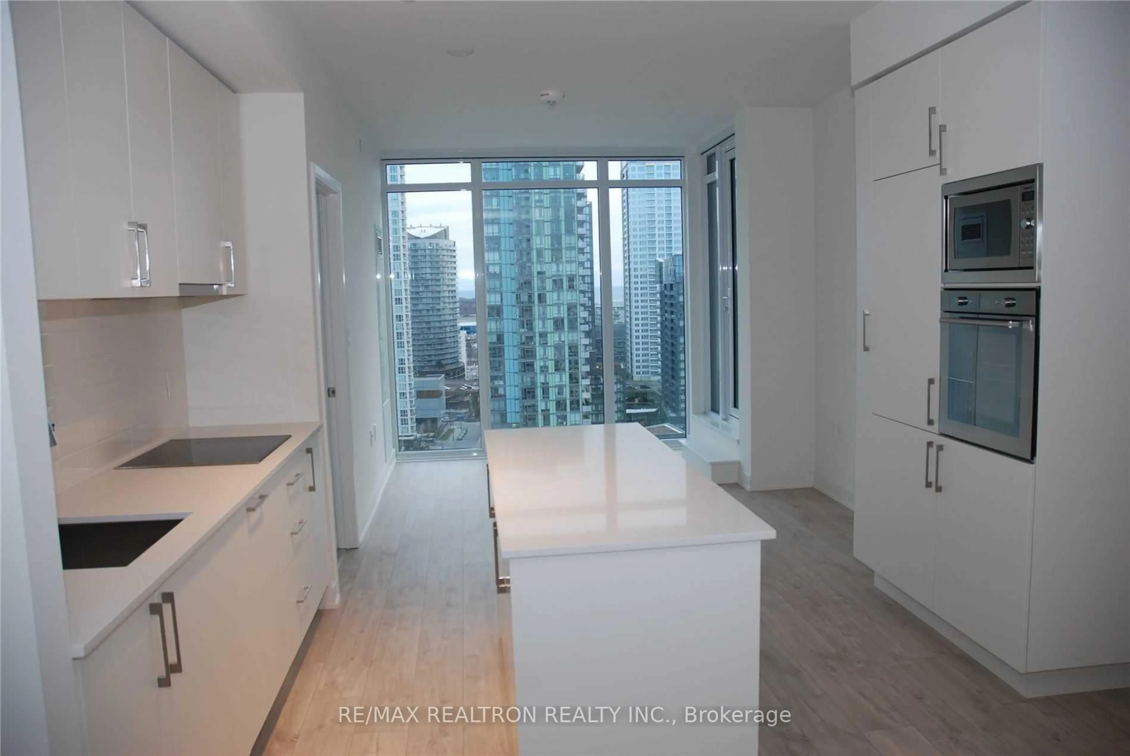 Standard kitchen, unknown for 576 Front St #1703, Toronto Ontario M5V 0P8