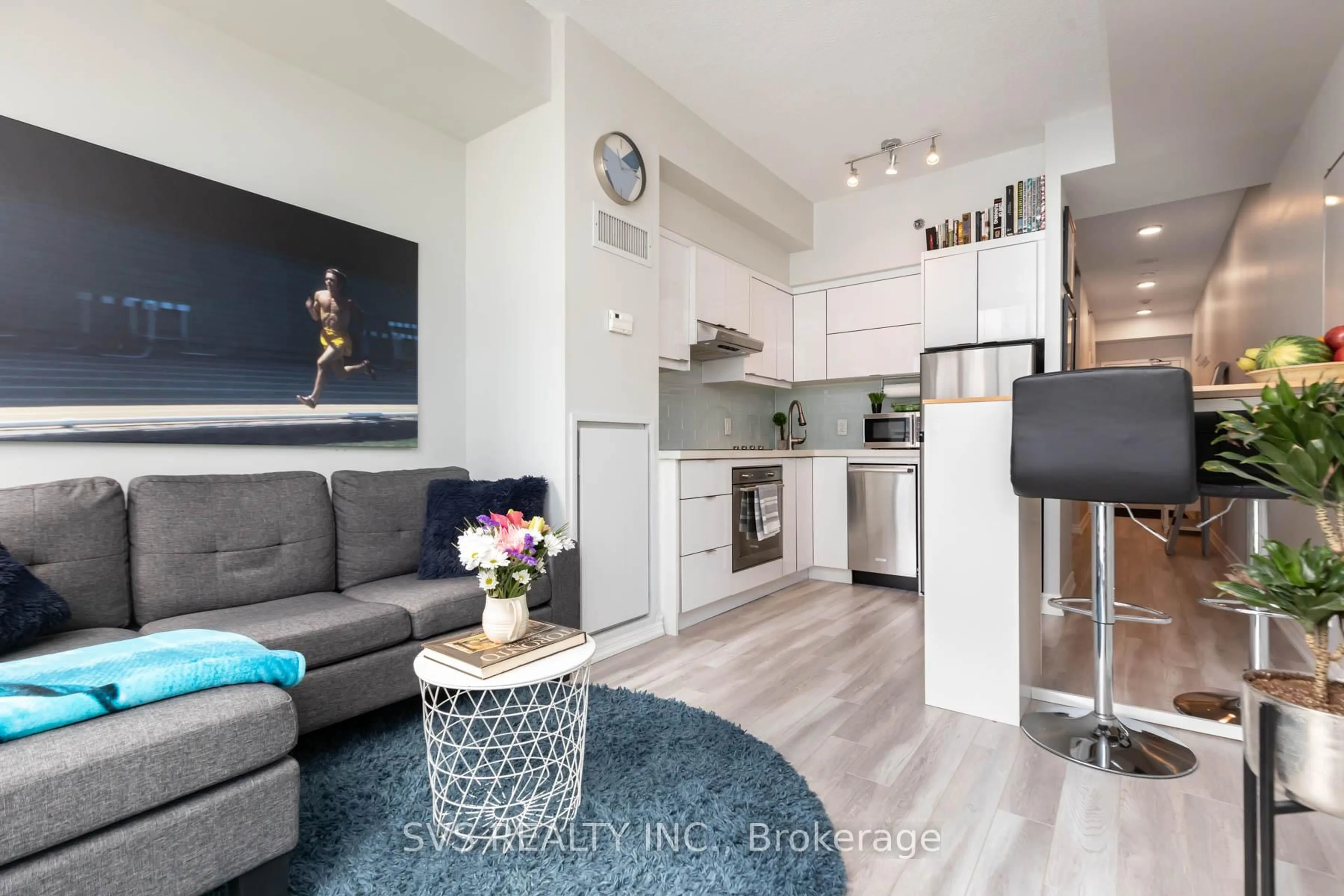 Open concept kitchen, wood/laminate floor for 21 Nelson St #905, Toronto Ontario M5V 3H9