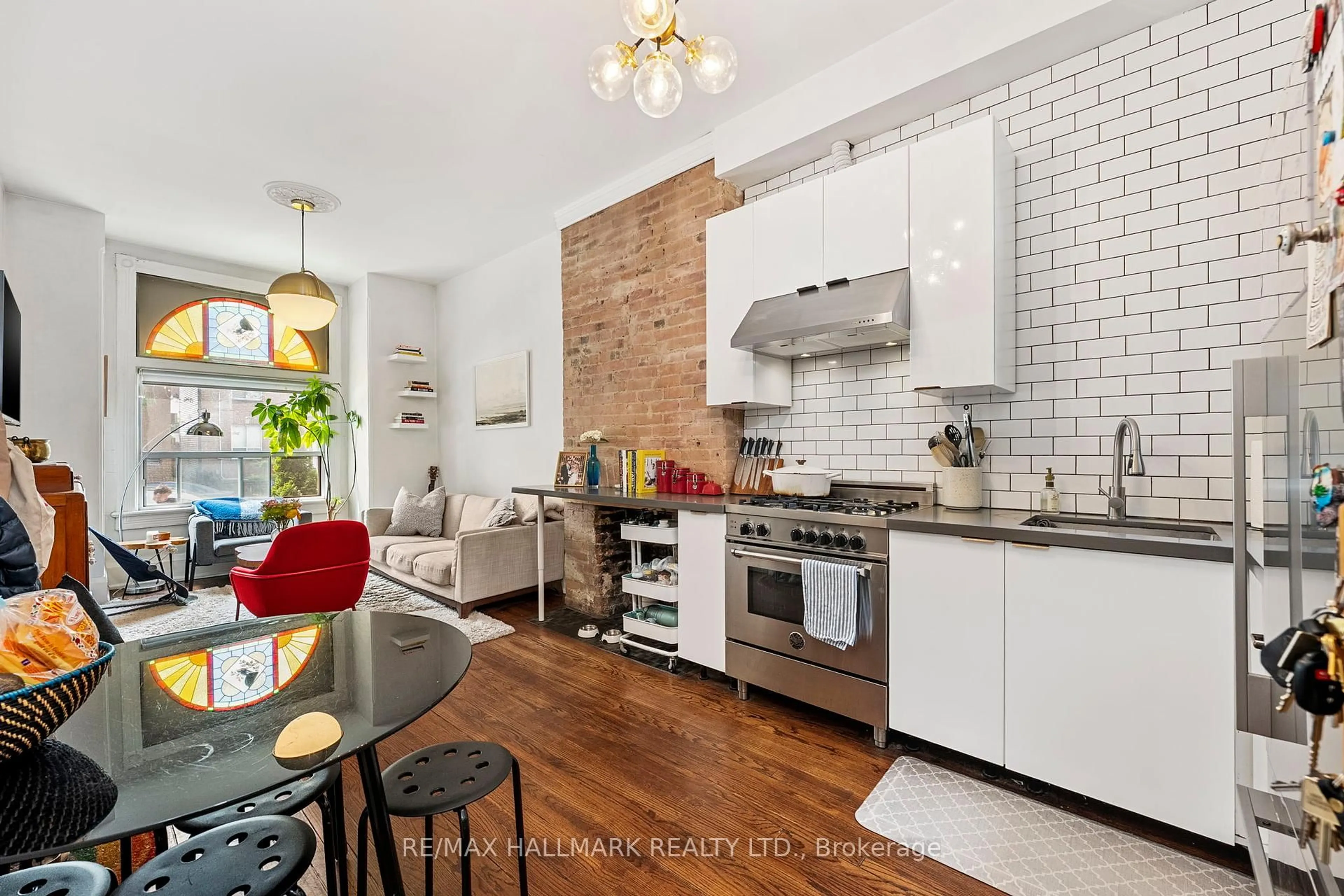 Open concept kitchen, ceramic/tile floor for 261 Ossington Ave, Toronto Ontario M6J 3A1