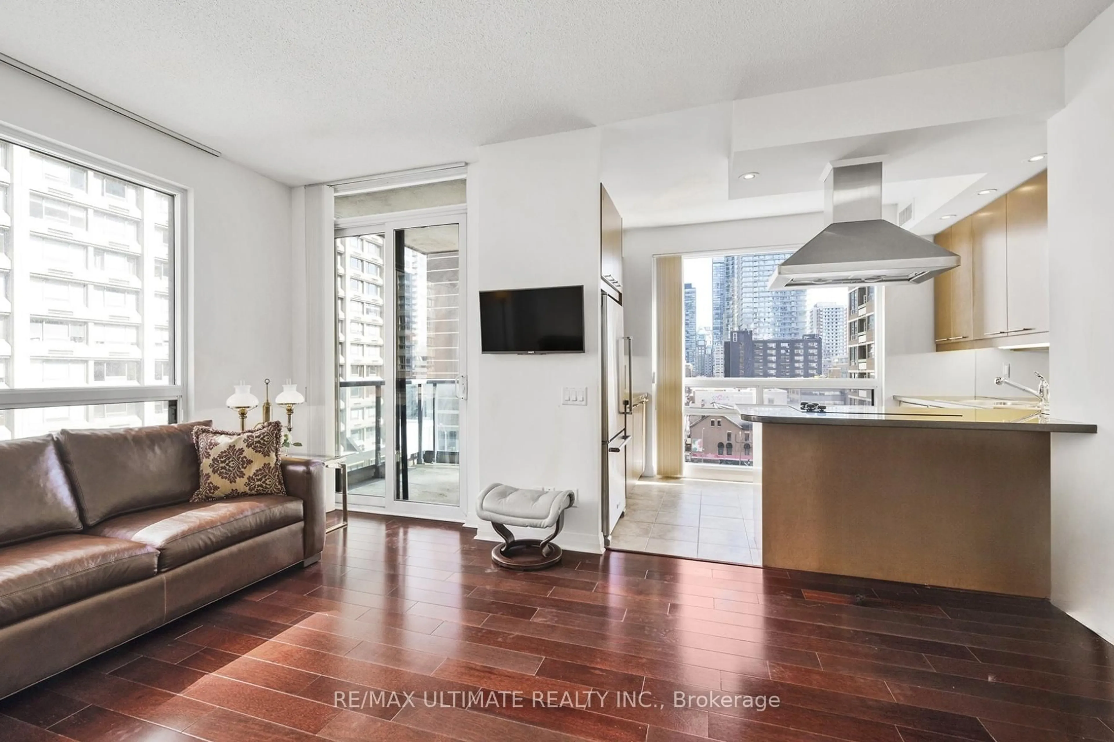 Unknown for 1121 Bay St #707, Toronto Ontario M5S 3L9