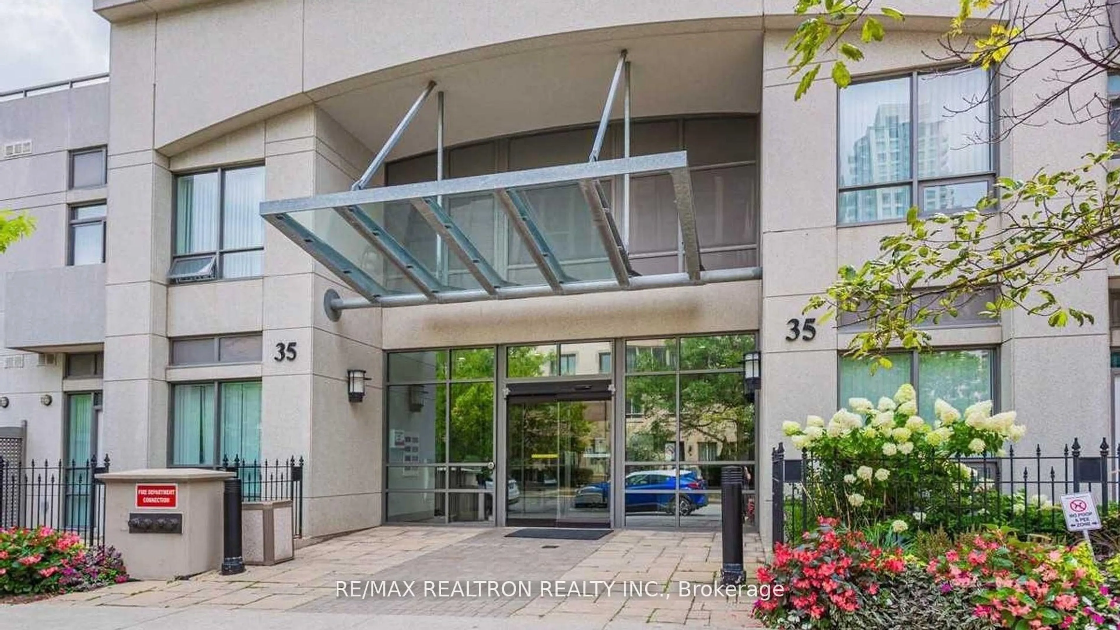 Indoor foyer for 35 Hollywood Ave #1101, Toronto Ontario M2N 0A9