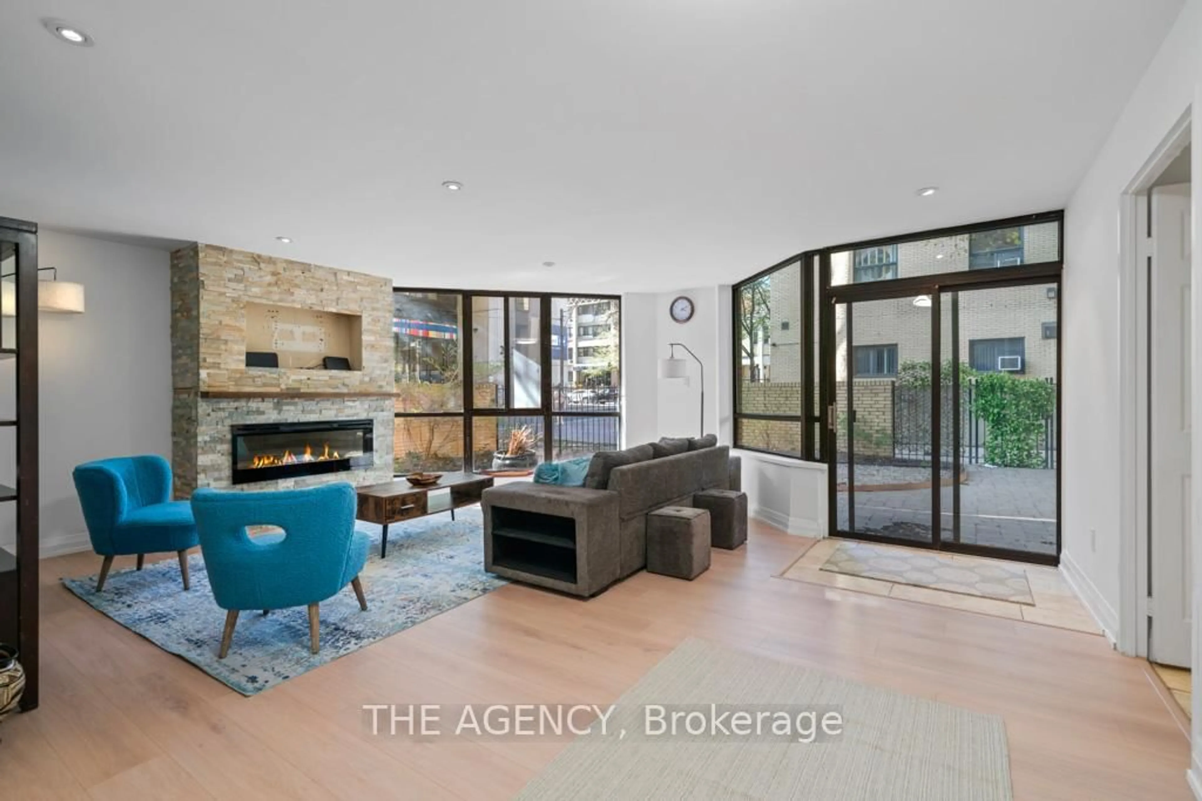 Indoor foyer for 211 St Patrick St #107, Toronto Ontario M5T 2Y9