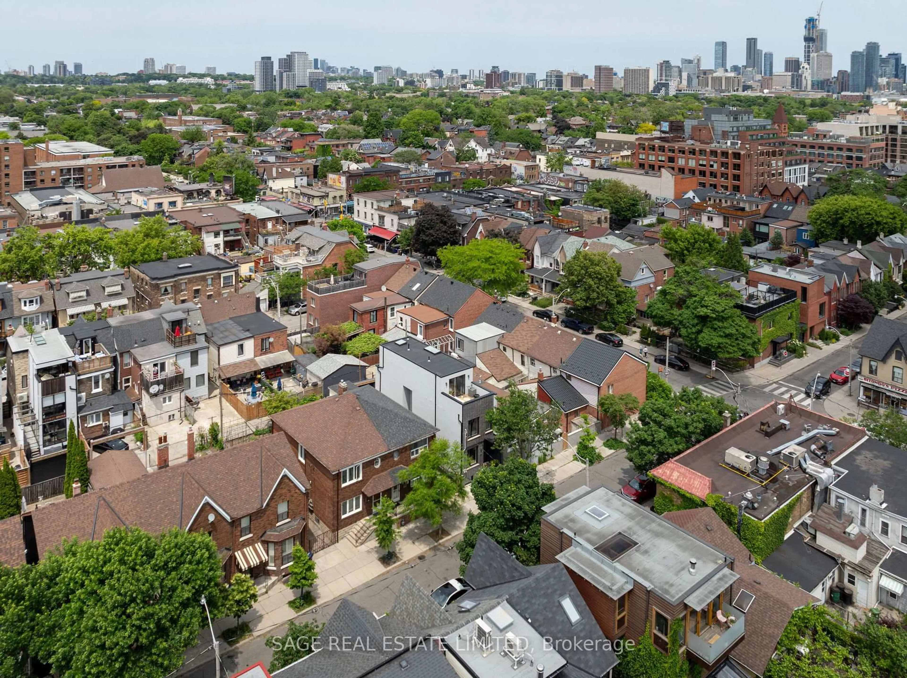 A pic from outside/outdoor area/front of a property/back of a property/a pic from drone, city buildings view from balcony for 34 Henderson Ave, Toronto Ontario M6J 2B8