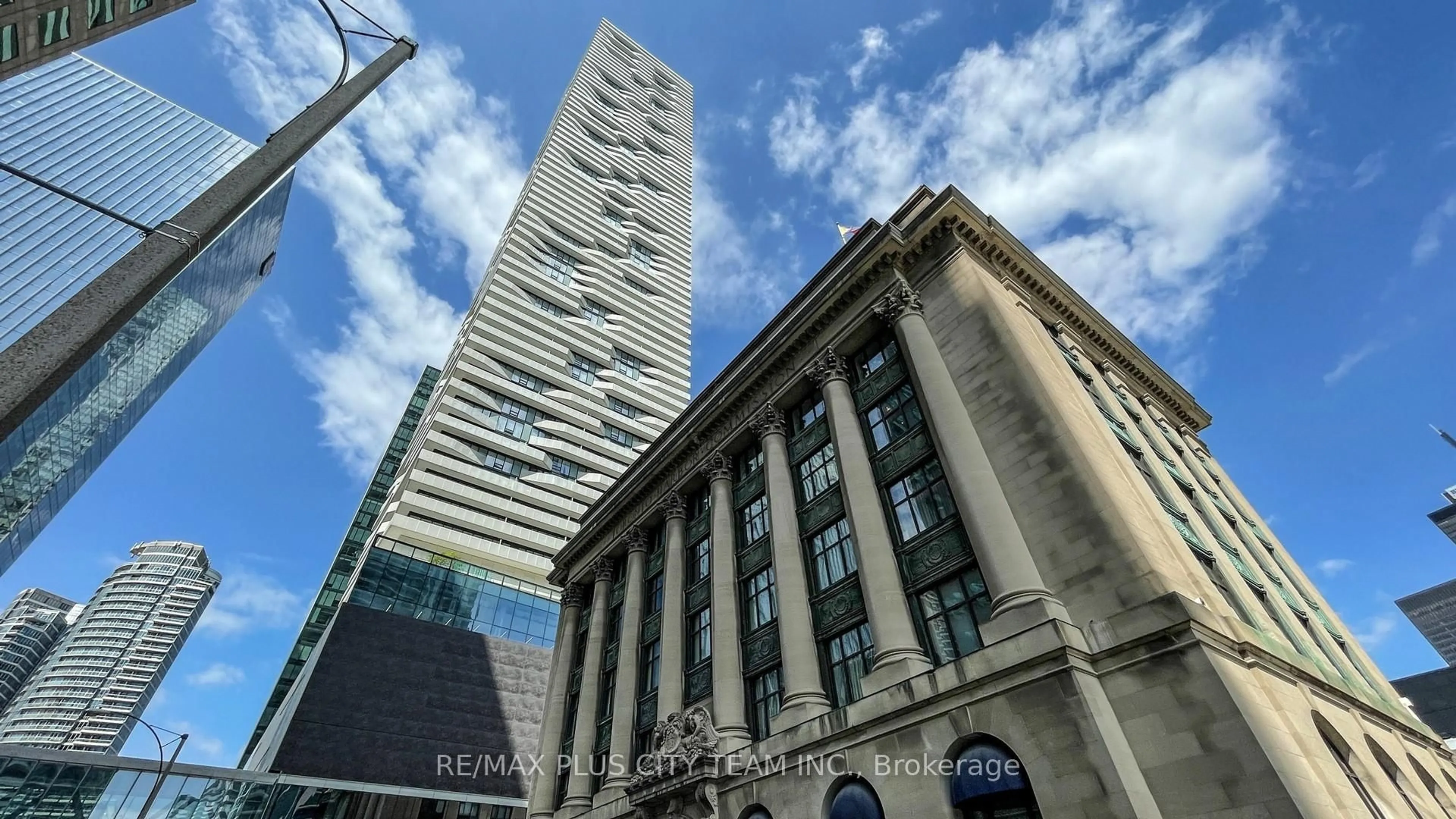 Indoor foyer for 100 Harbour St #5406, Toronto Ontario M5J 0B5