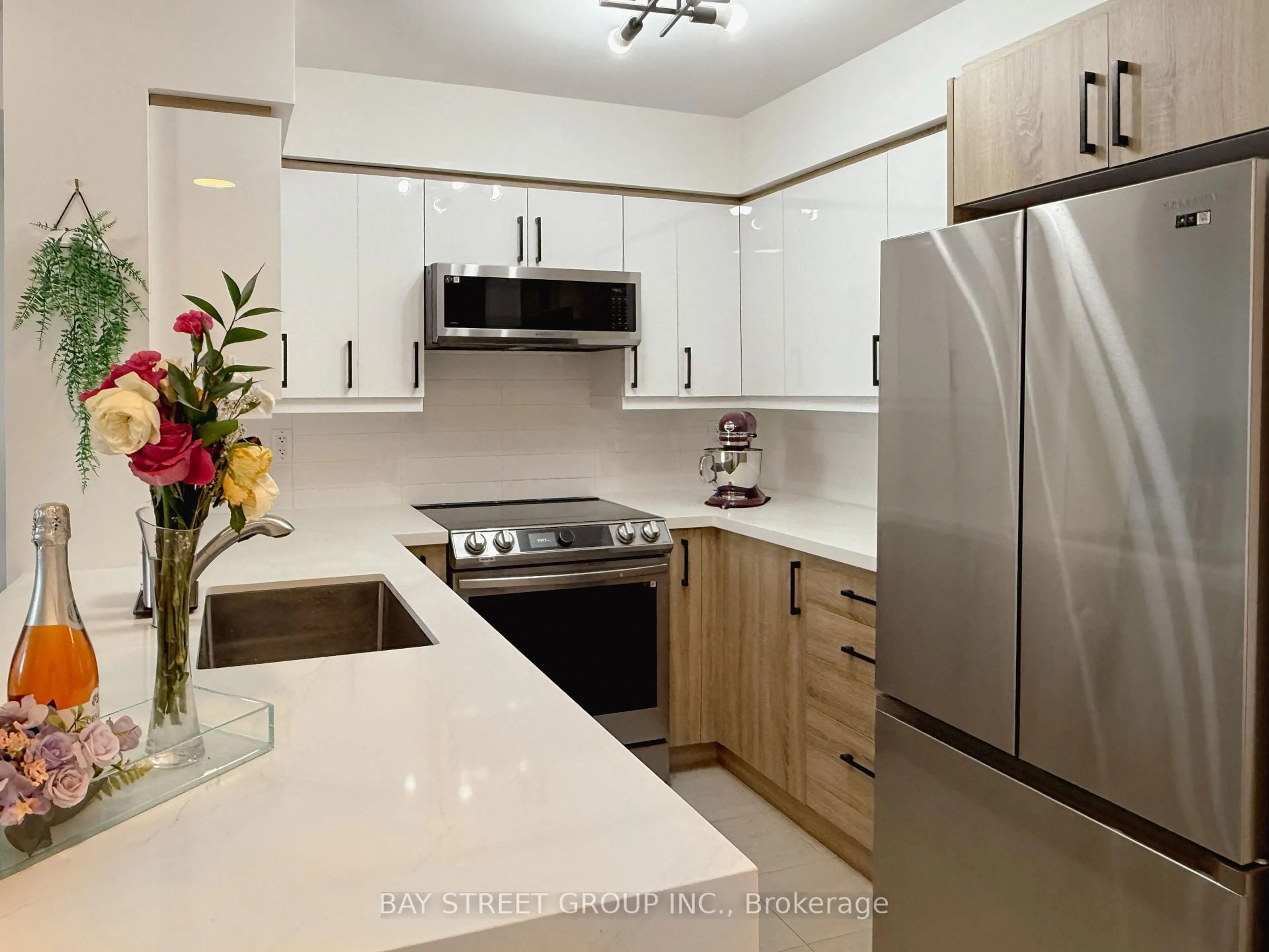 Standard kitchen, unknown for 4968 Yonge St #3107, Toronto Ontario M2N 7G9