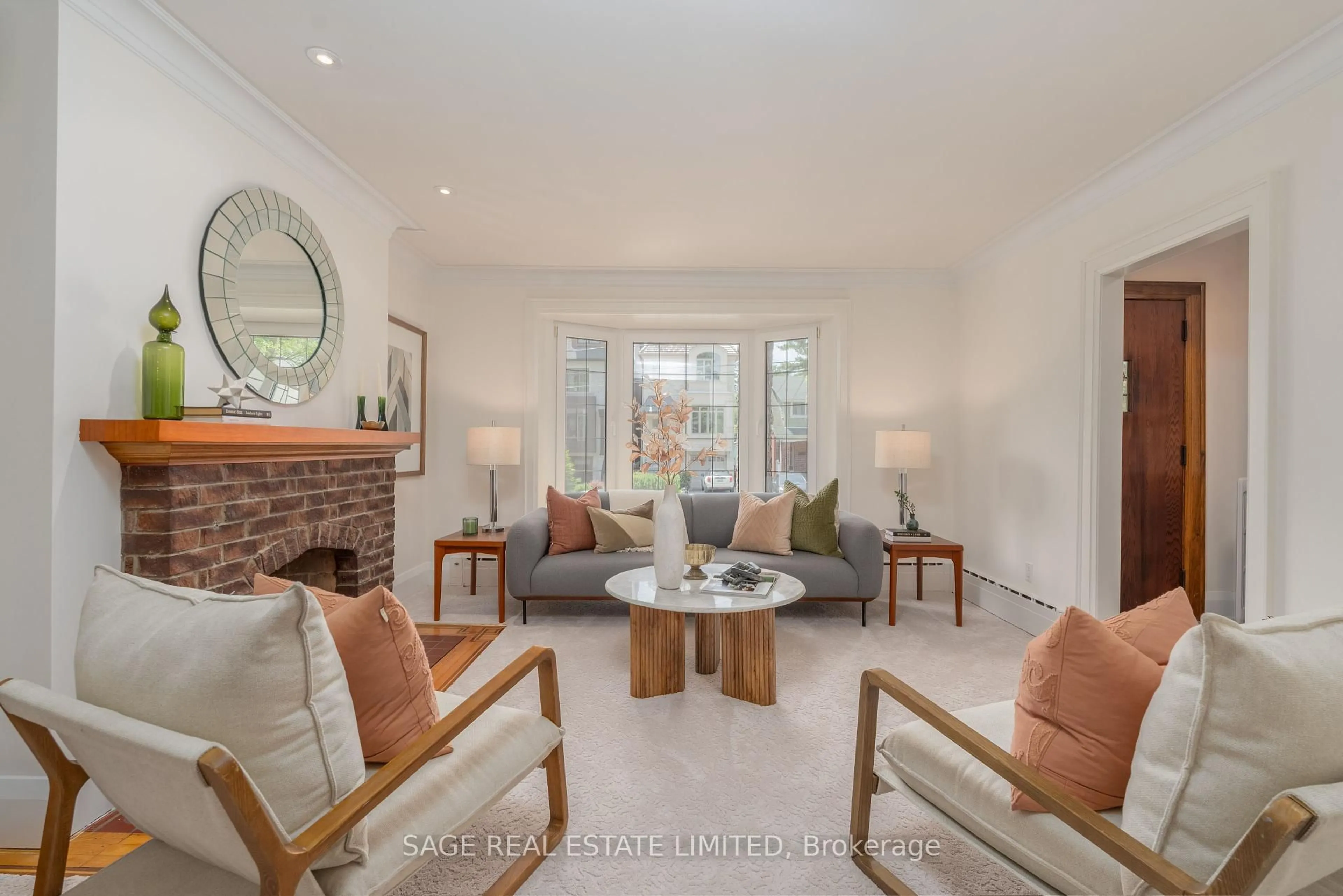 Living room with furniture, unknown for 188 Craighurst Ave, Toronto Ontario M4R 1K2