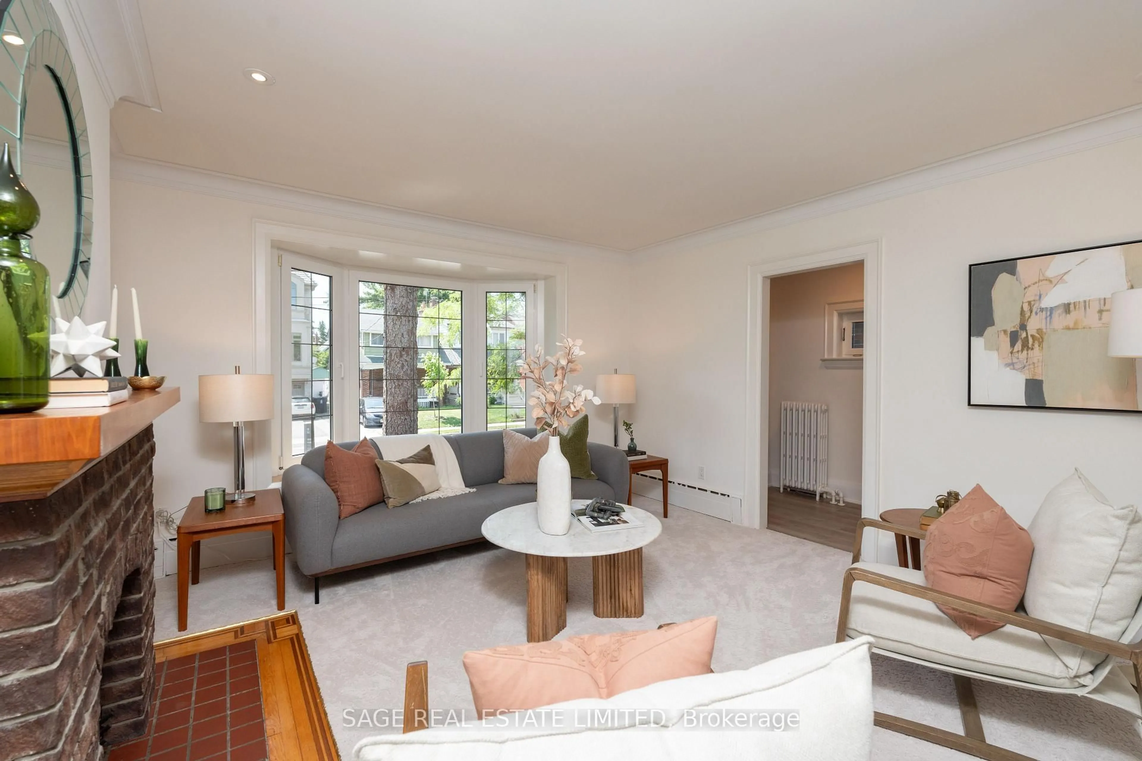 Living room with furniture, unknown for 188 Craighurst Ave, Toronto Ontario M4R 1K2
