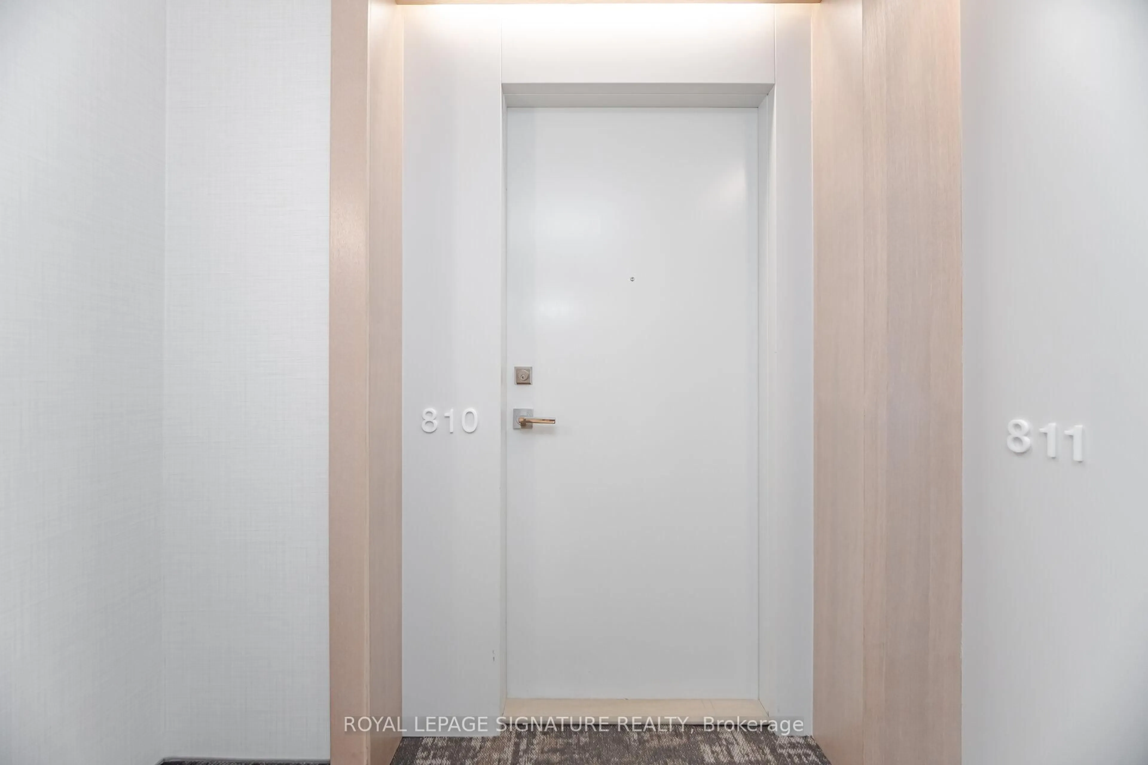 Indoor entryway for 170 Avenue Rd #810, Toronto Ontario M5R 0A4