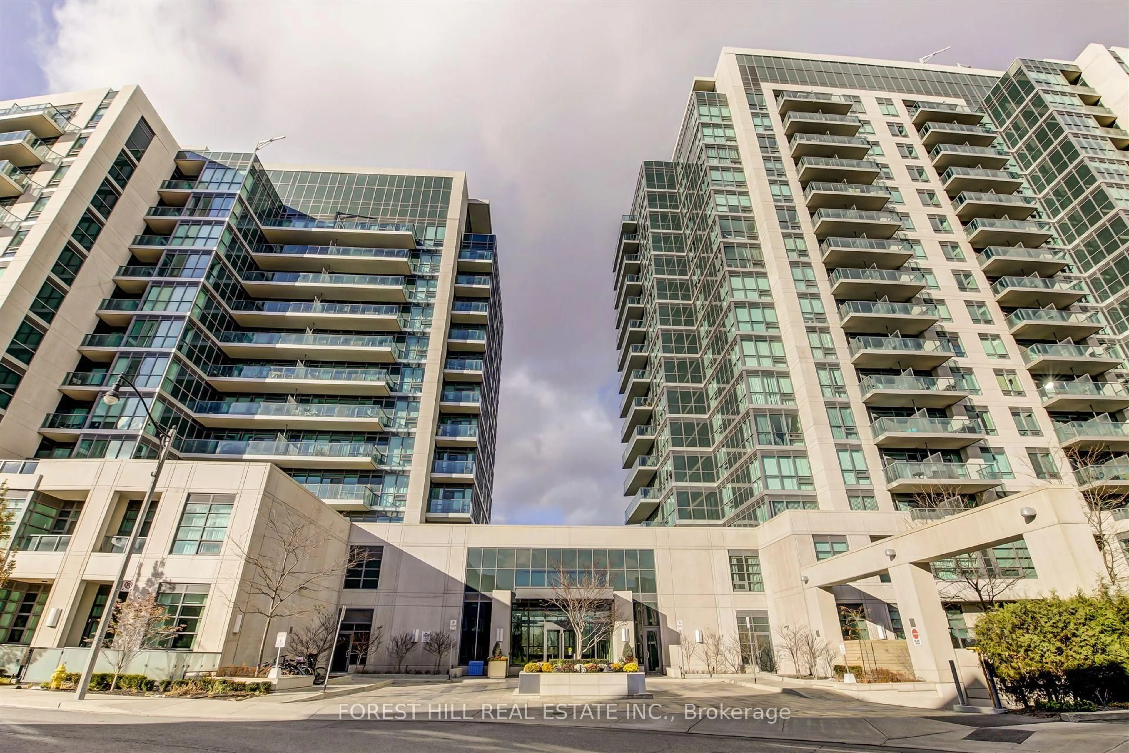 Unknown for 35 Brian Peck Cres #TH 120, Toronto Ontario M4G 0A5