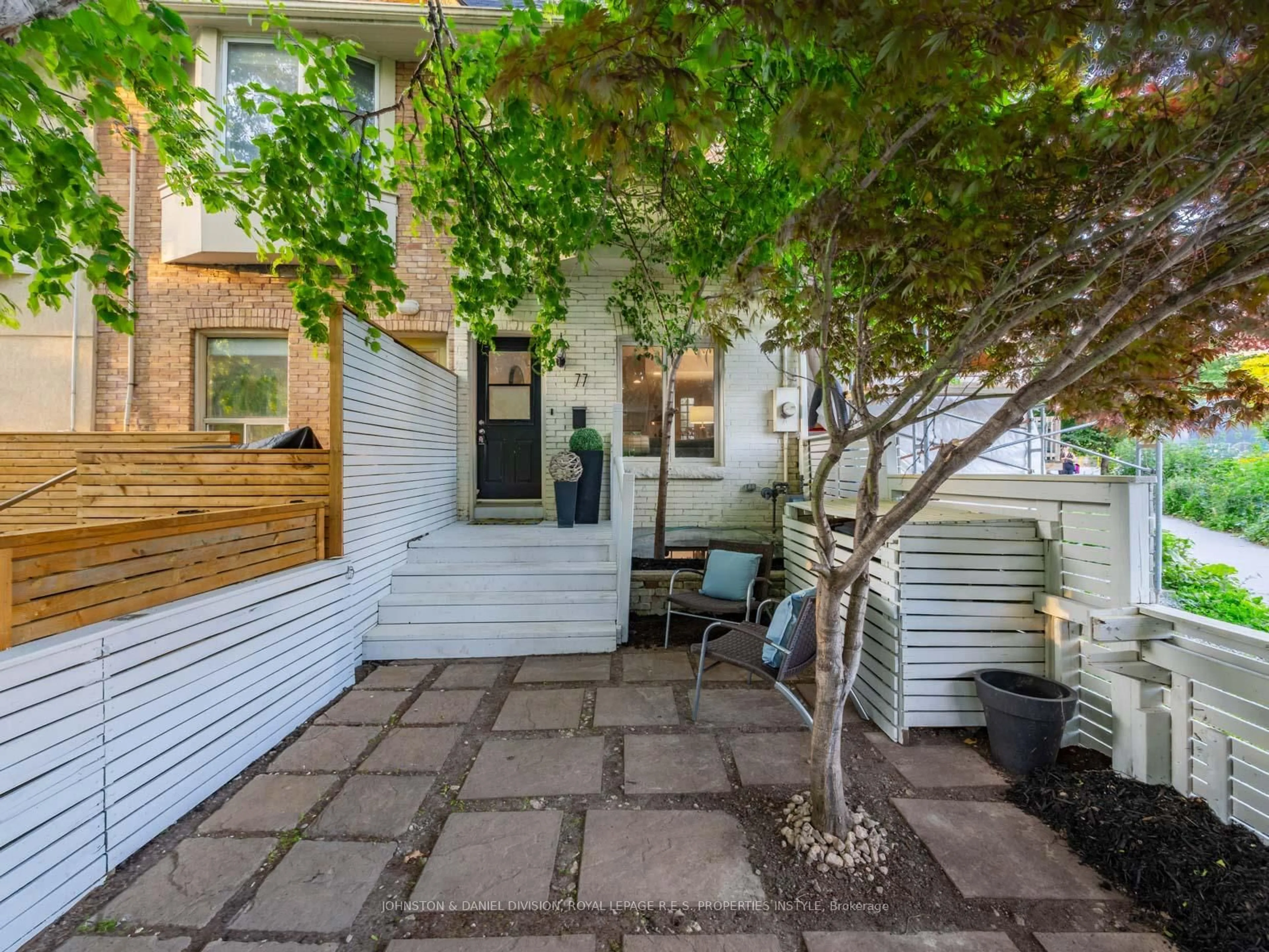 Patio, street for 77 Walnut Ave, Toronto Ontario M5V 2S1