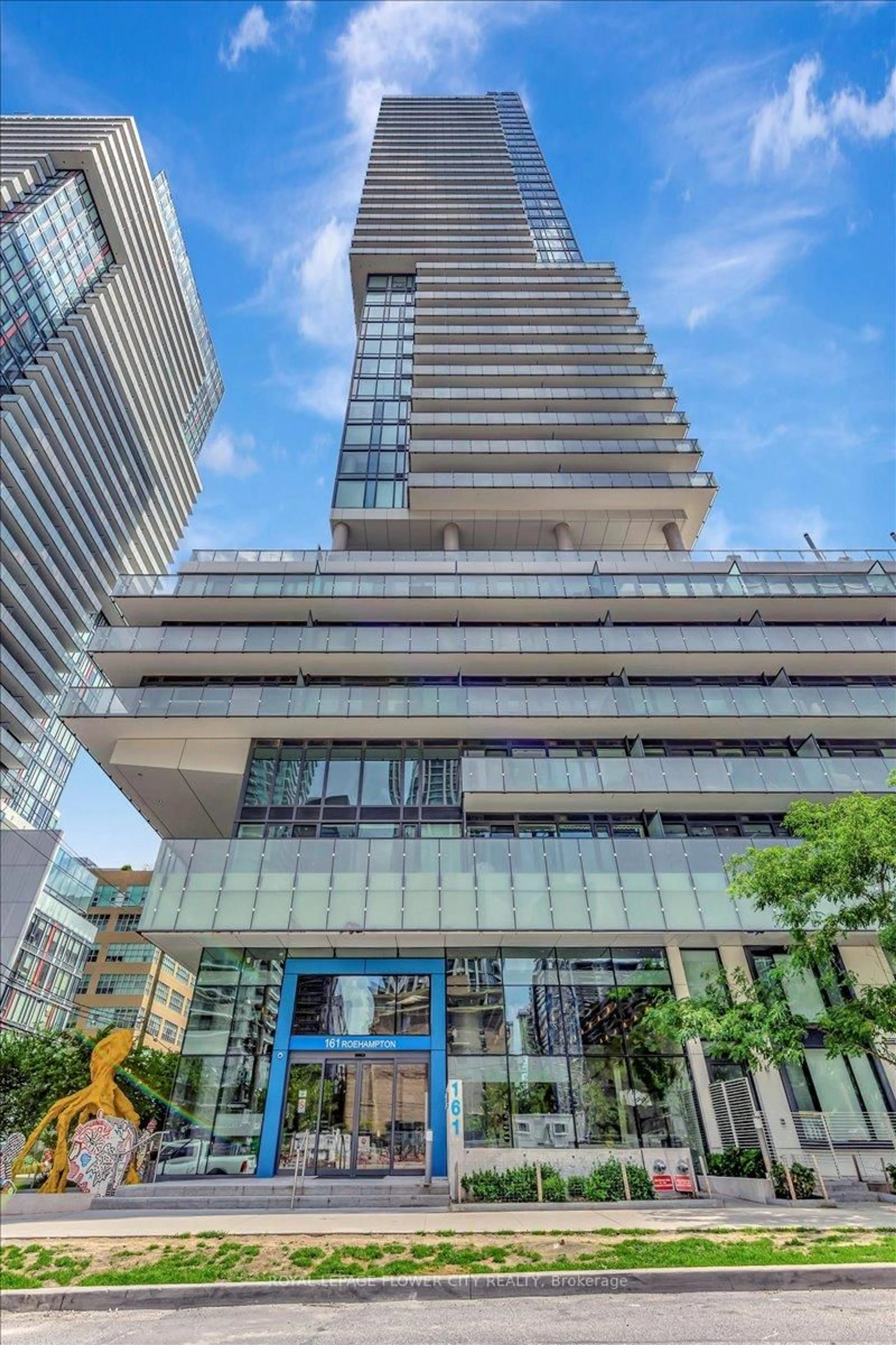 Indoor foyer for 161 Roehampton Ave #4108, Toronto Ontario M4P 0C8